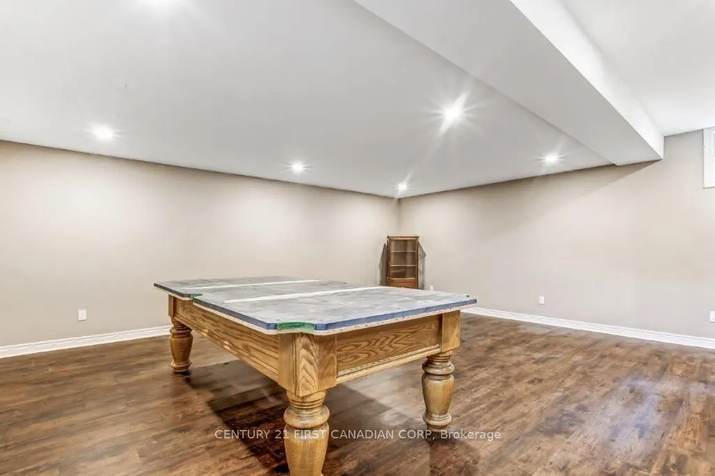 1275 Crosscreek Crescent