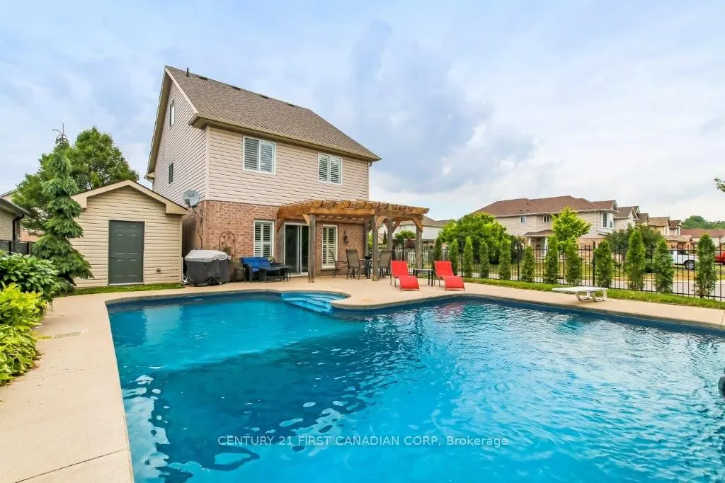 1275 Crosscreek Crescent