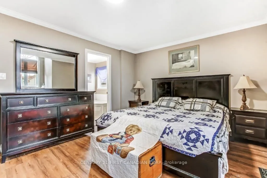 1275 Crosscreek Crescent