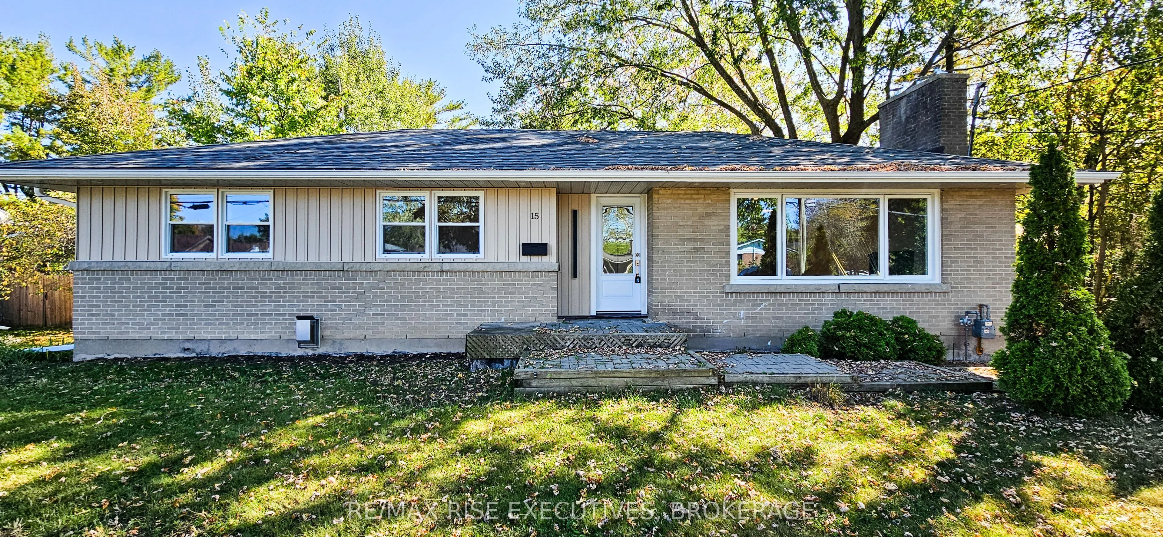 15 Loyalist Avenue