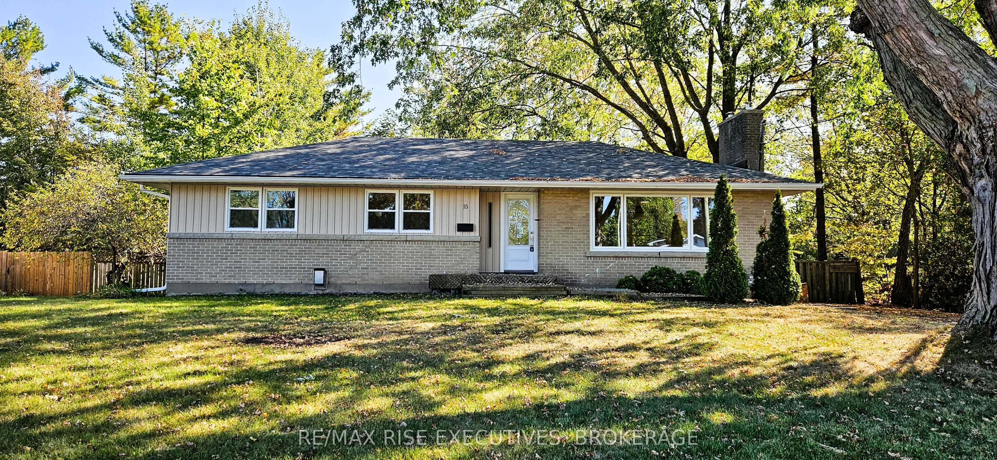 15 Loyalist Avenue
