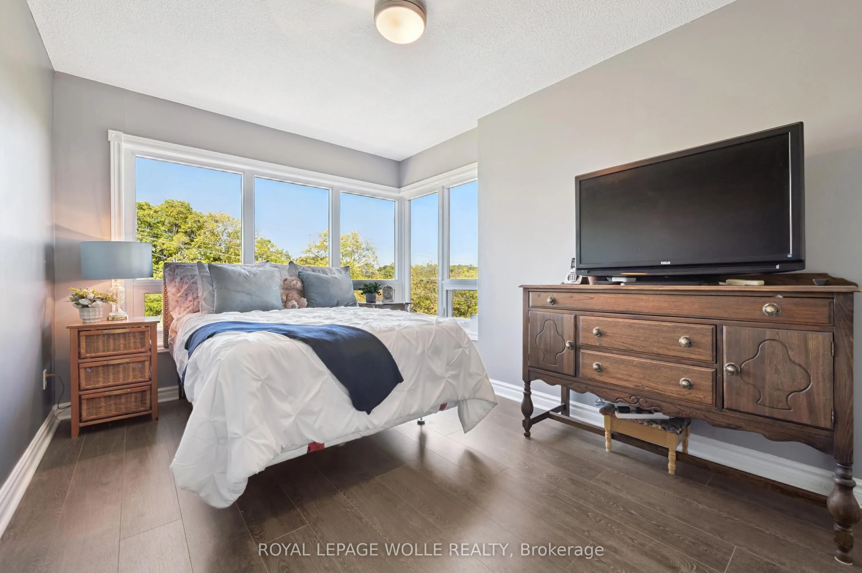 237 King Street W, #703
