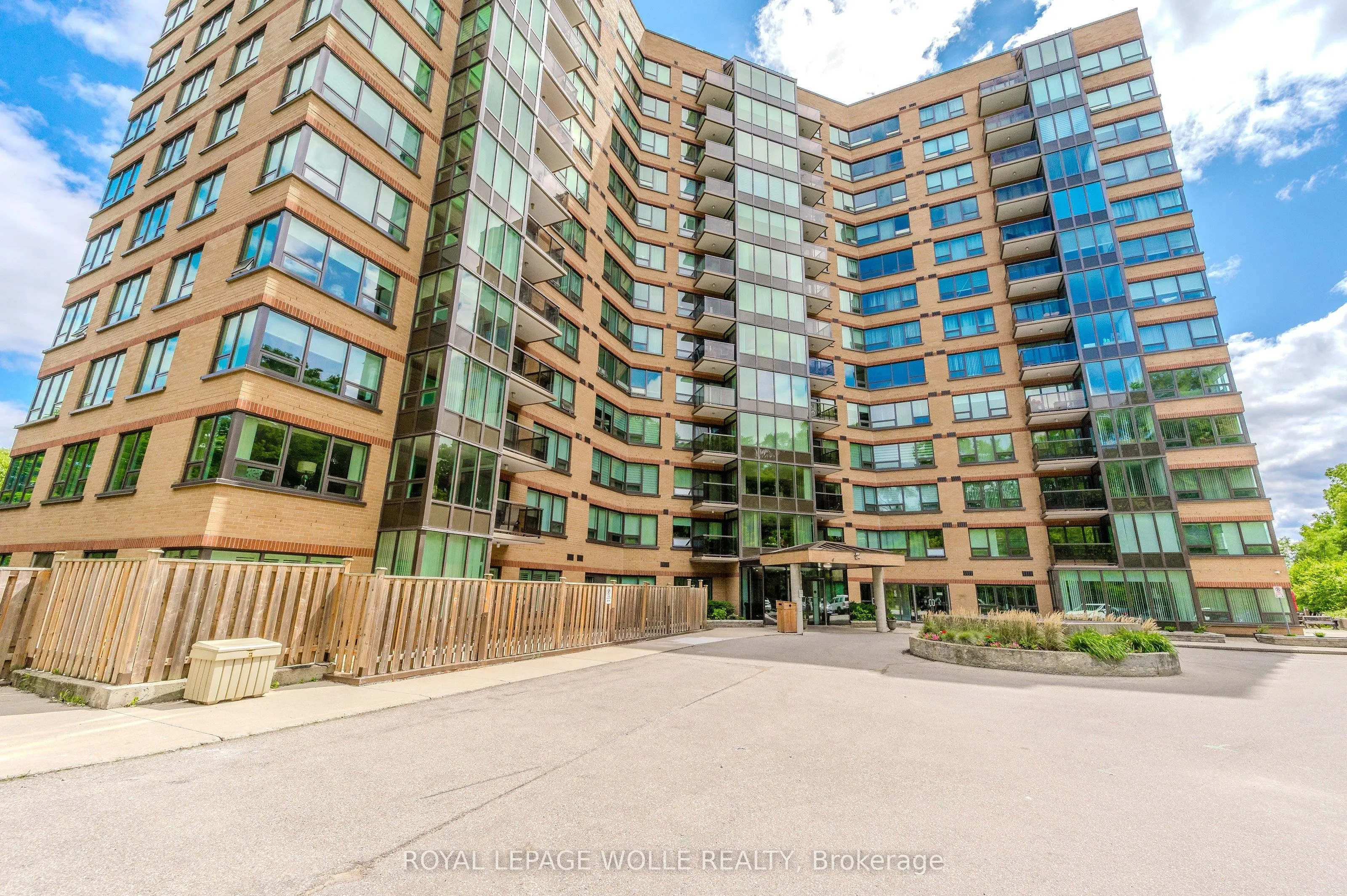 237 King Street W, #703