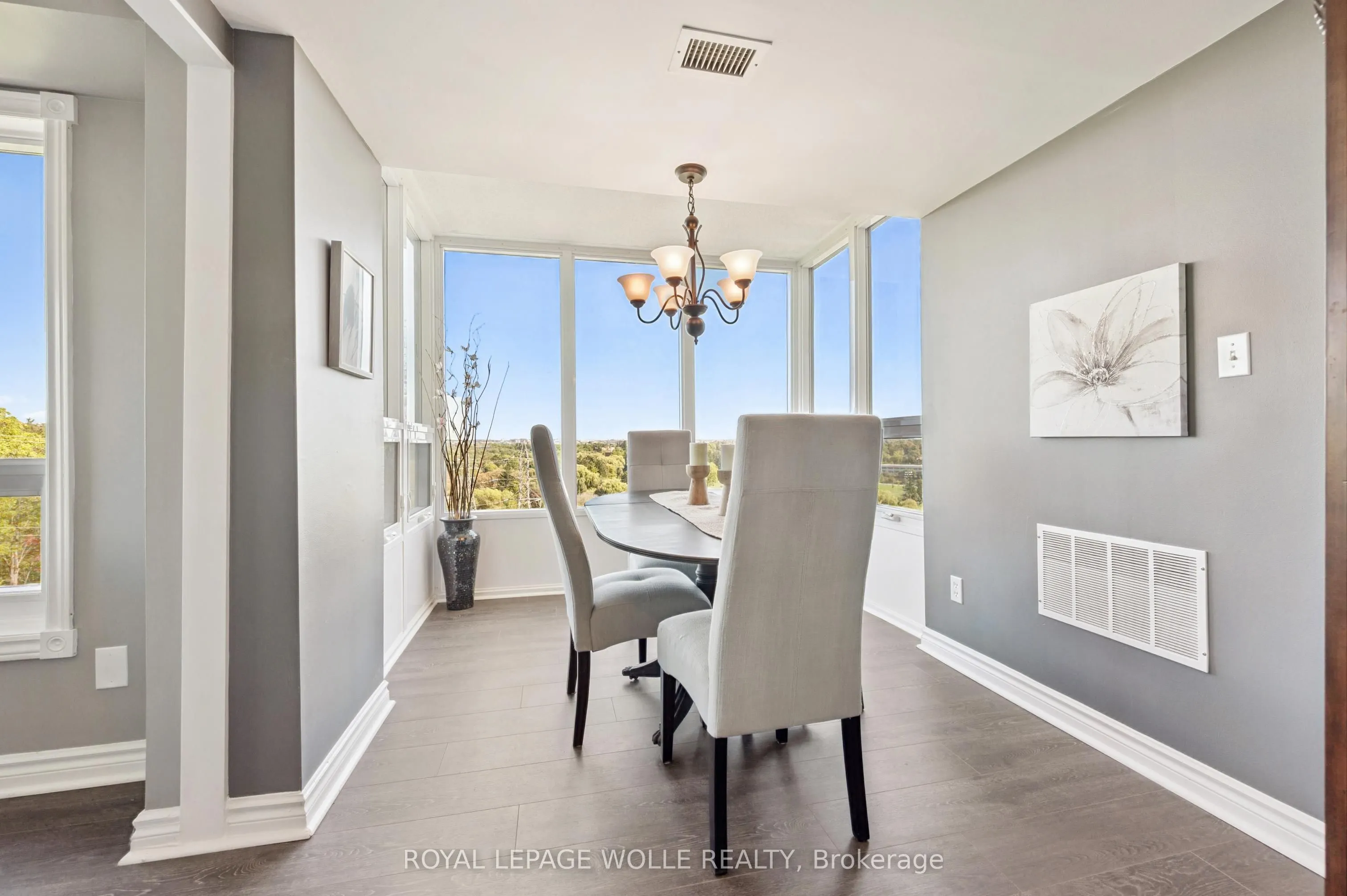 237 King Street W, #703