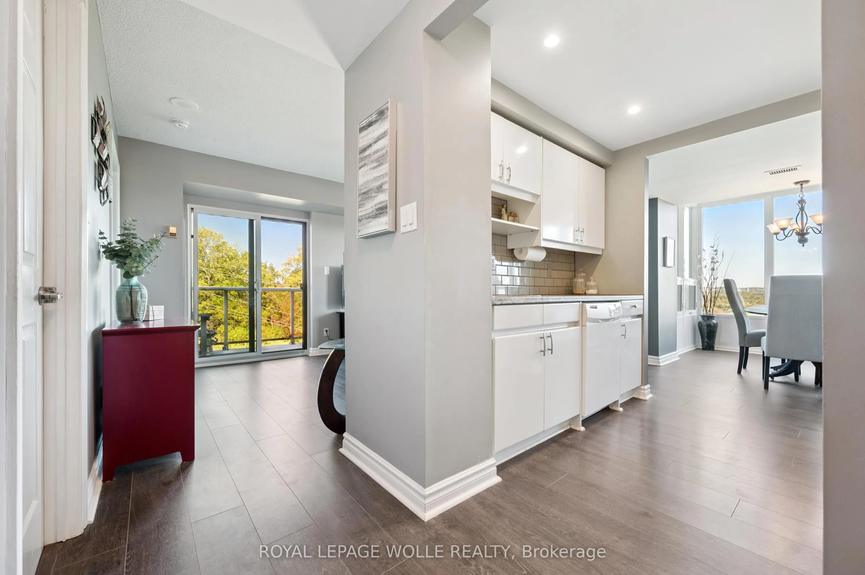 237 King Street W, #703