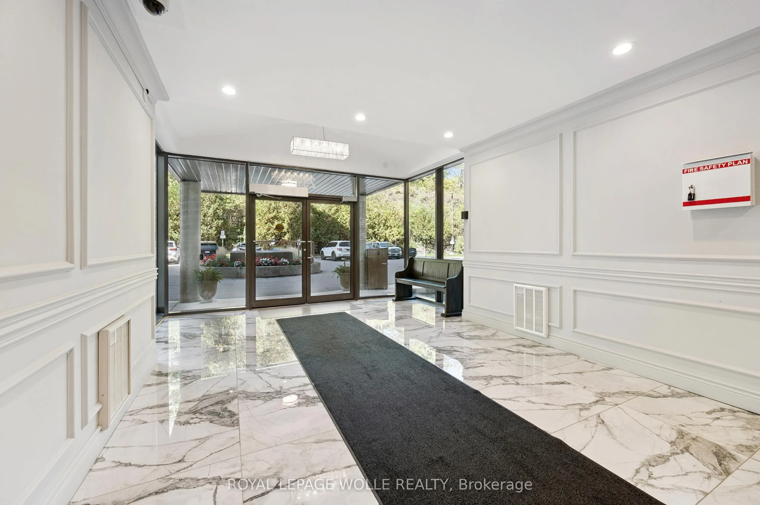 237 King Street W, #703