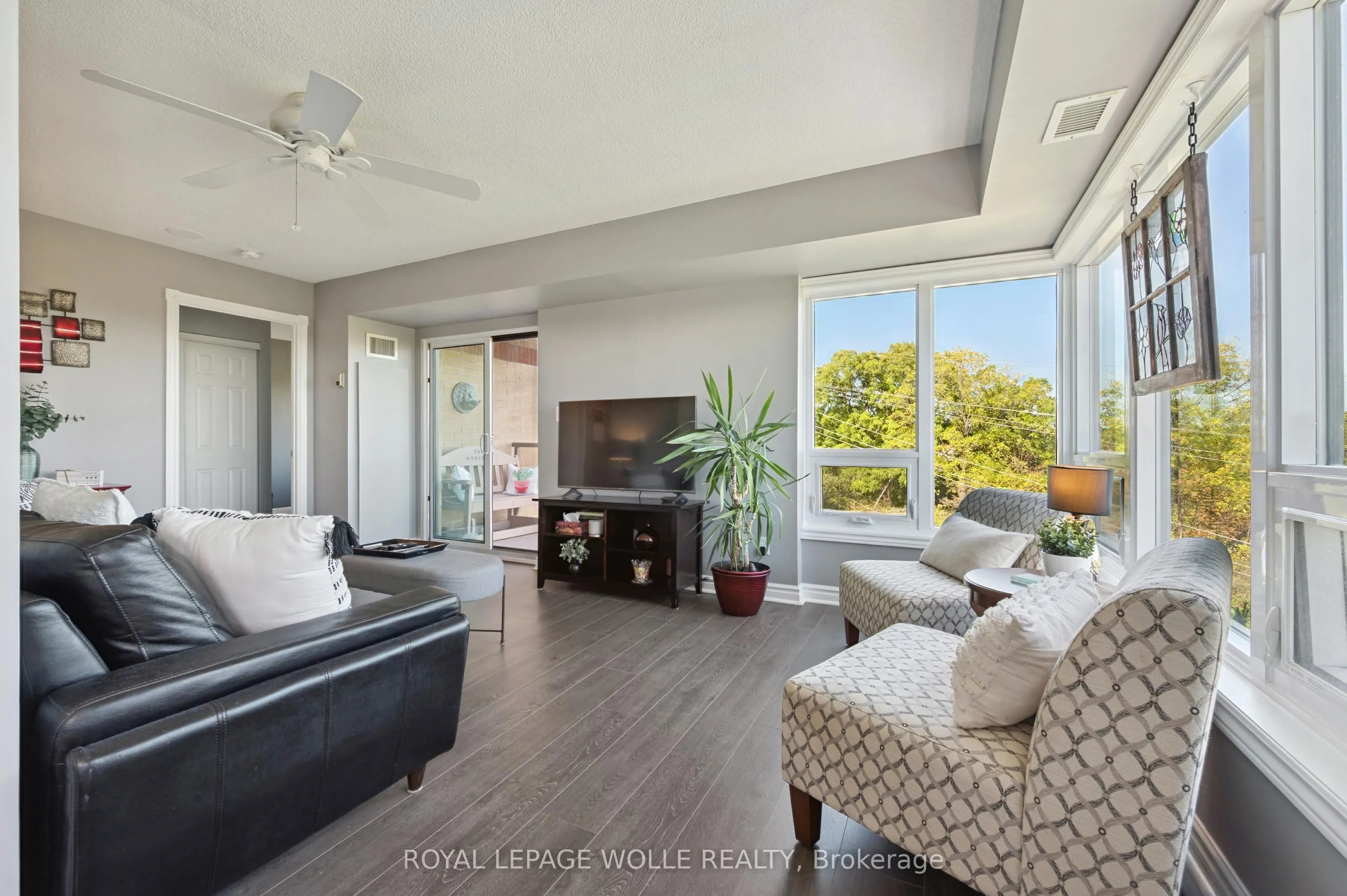 237 King Street W, #703