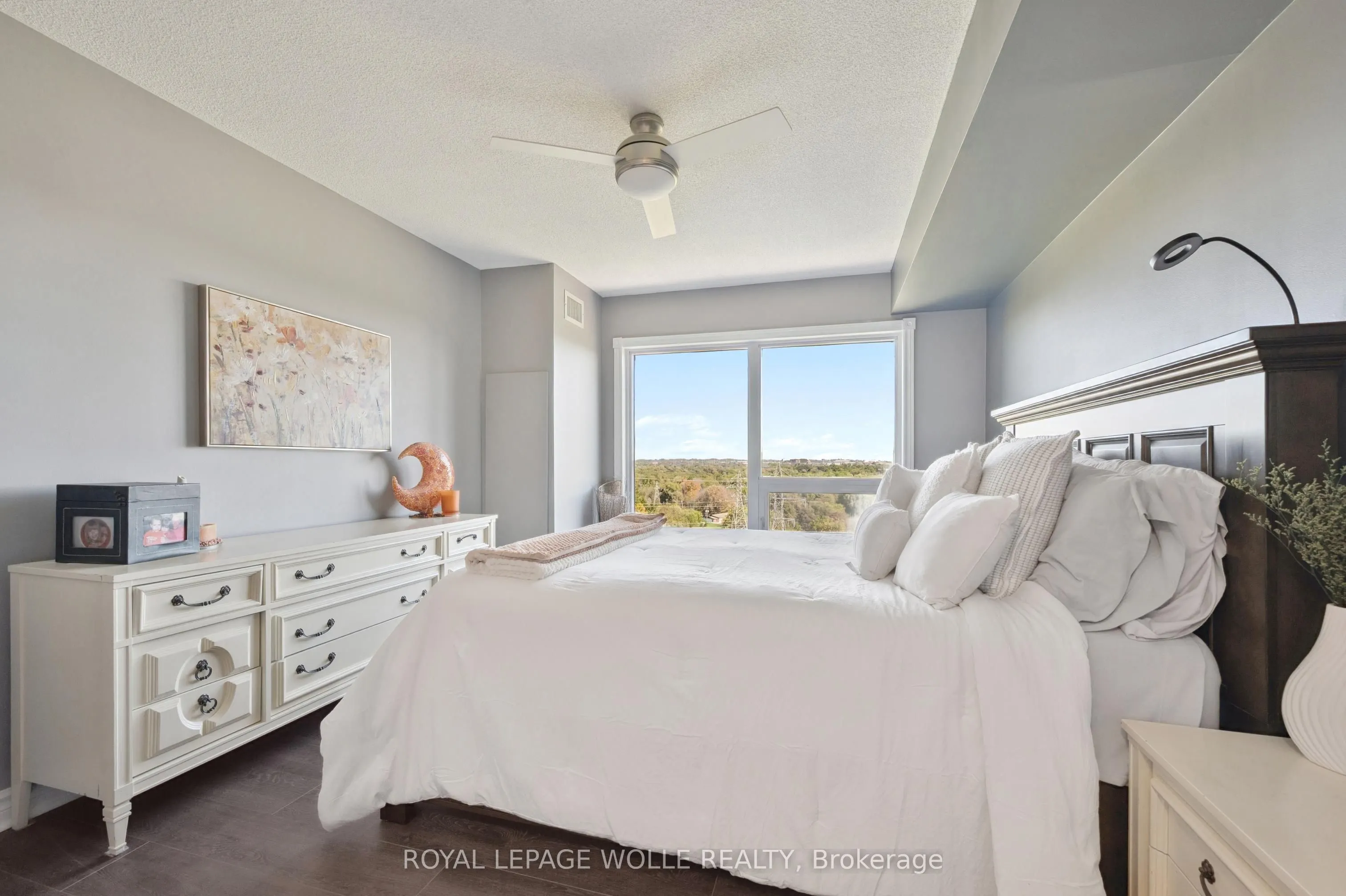 237 King Street W, #703