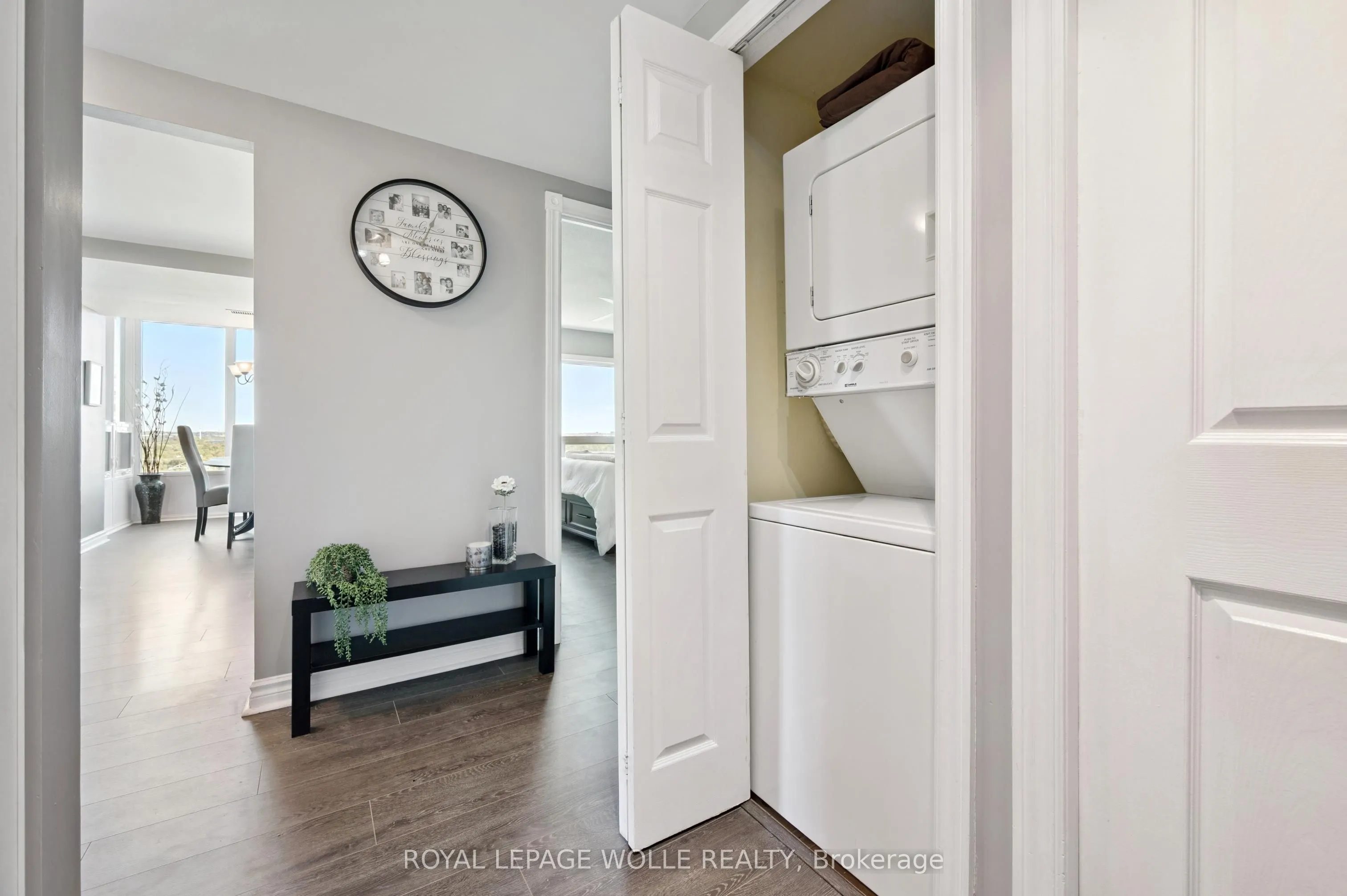 237 King Street W, #703