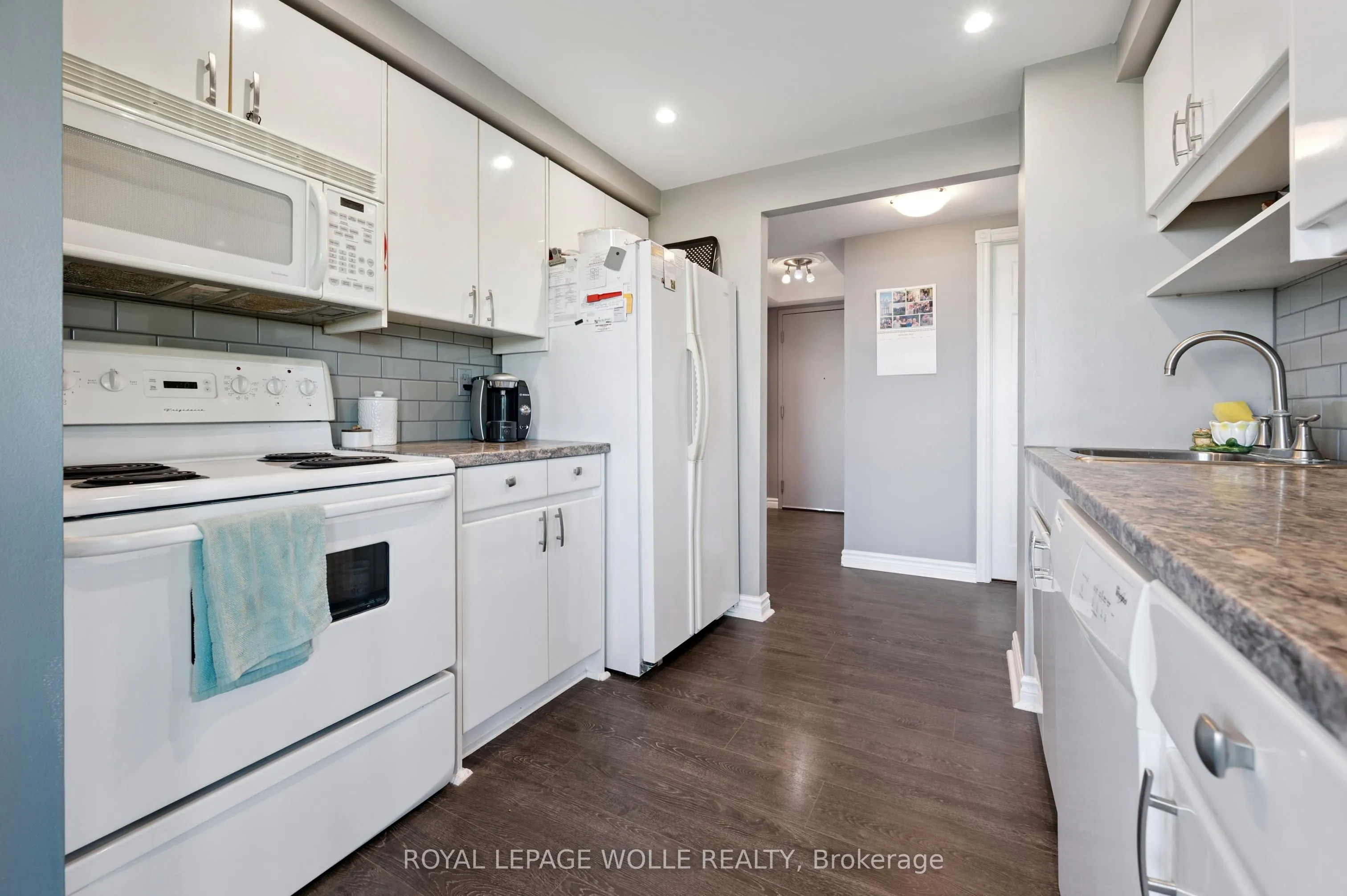 237 King Street W, #703