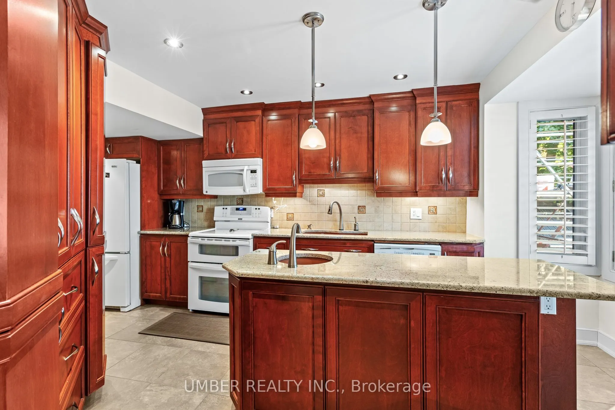 250 Fountain Place, #122D