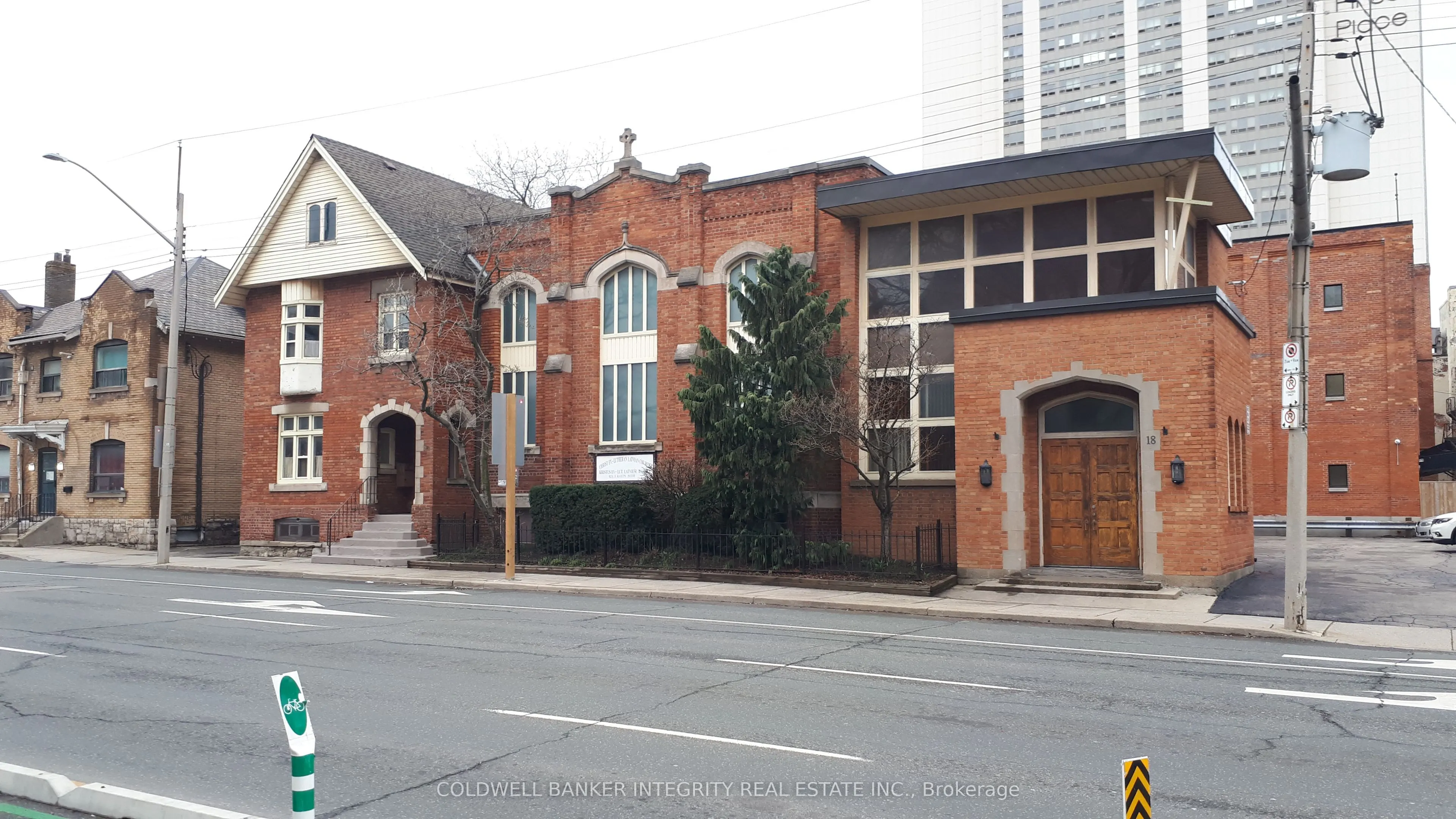 18 Victoria Avenue S