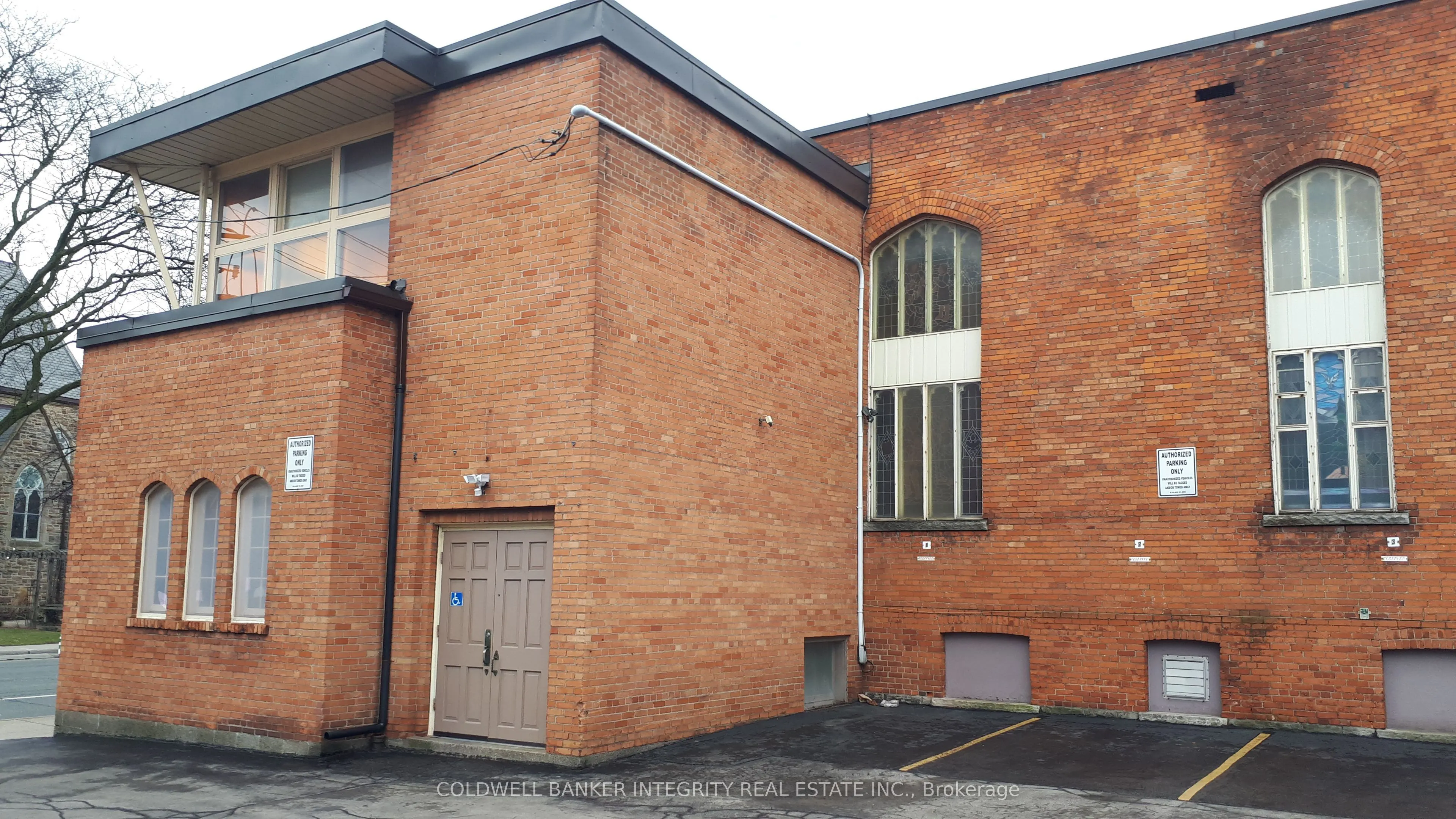 18 Victoria Avenue S