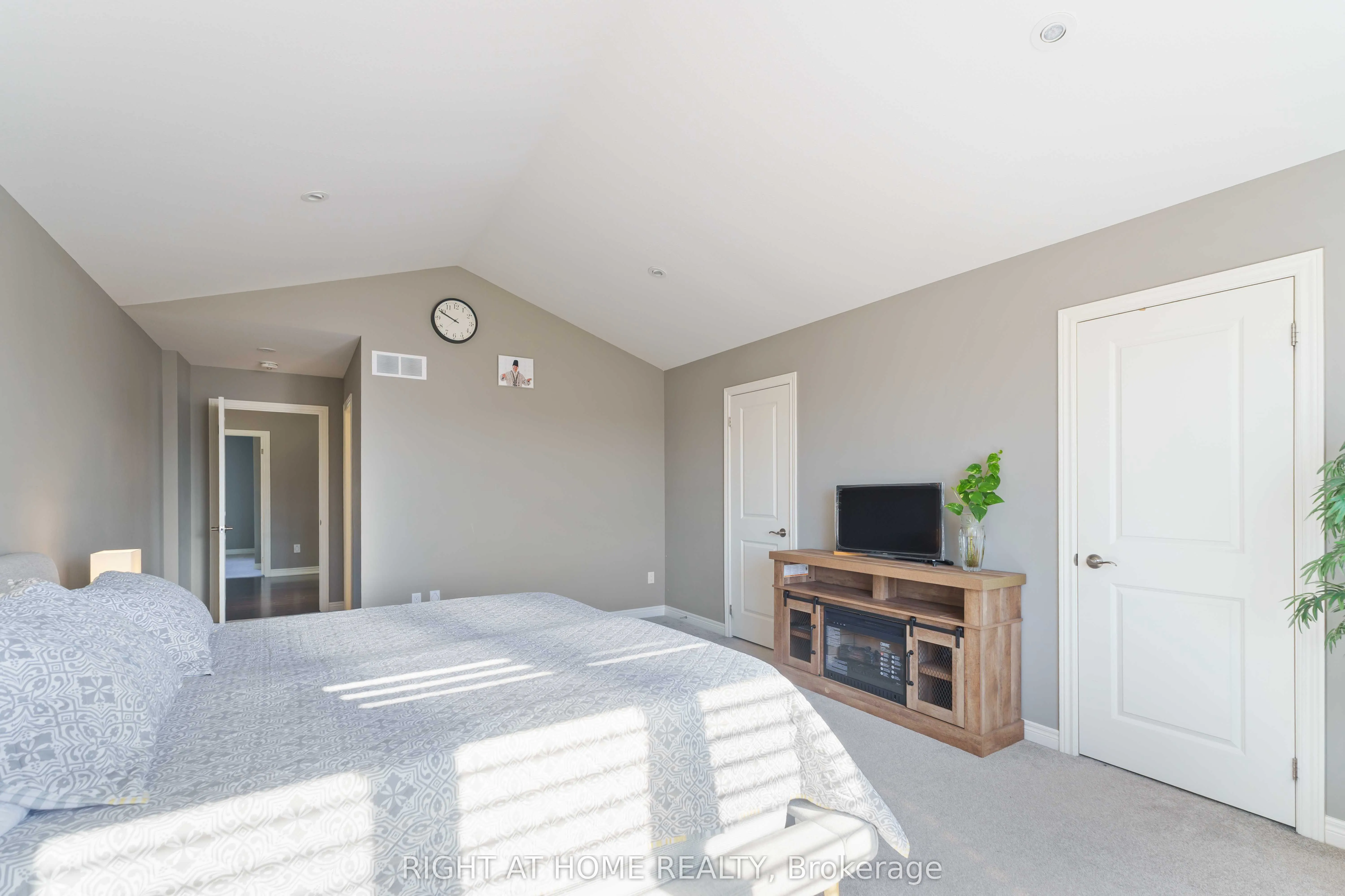 9232 Shoveller Drive