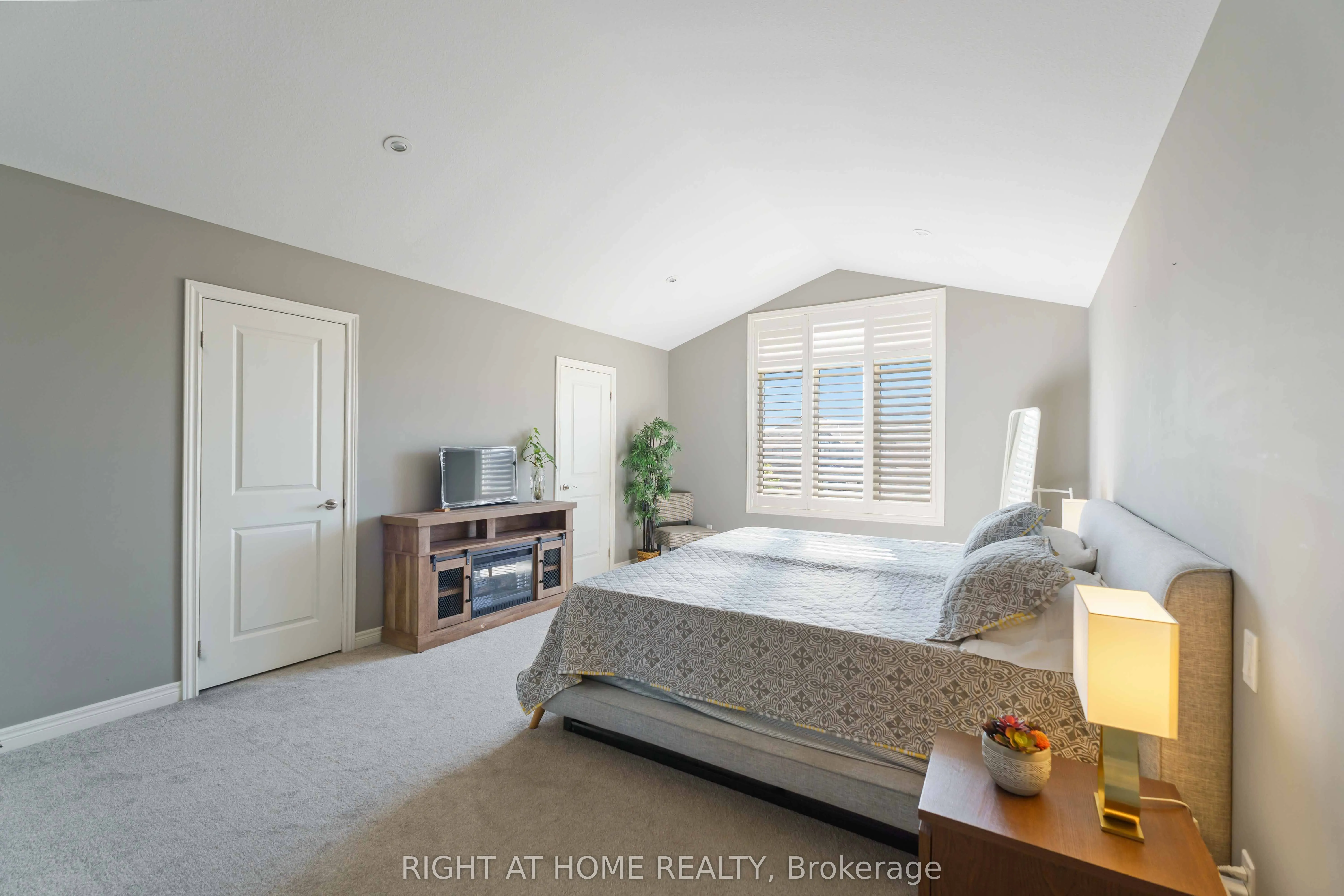 9232 Shoveller Drive