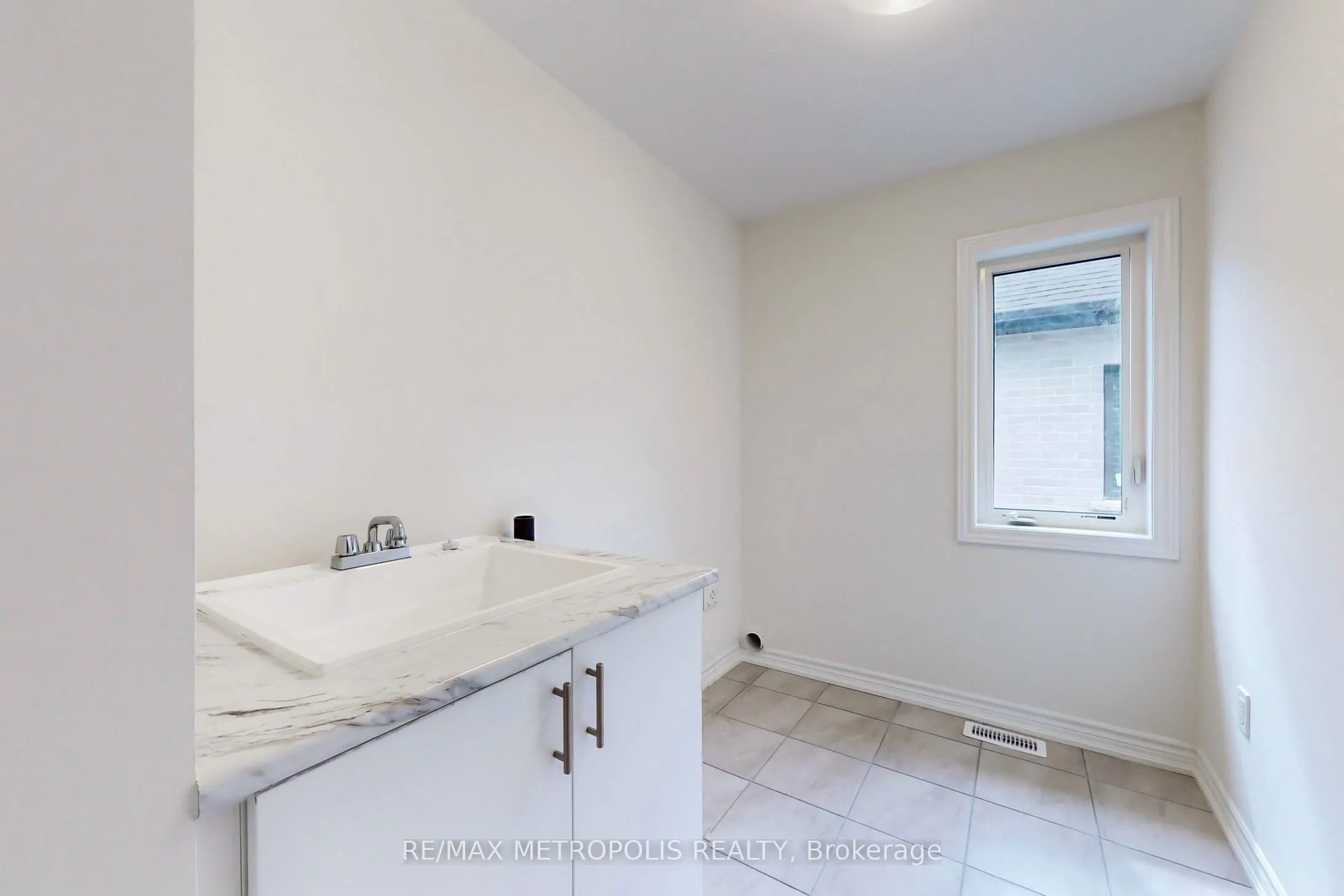 285 Flavelle Way