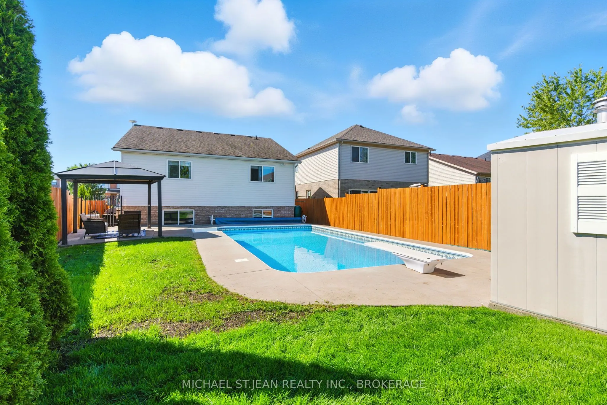 320 Winterberry Boulevard