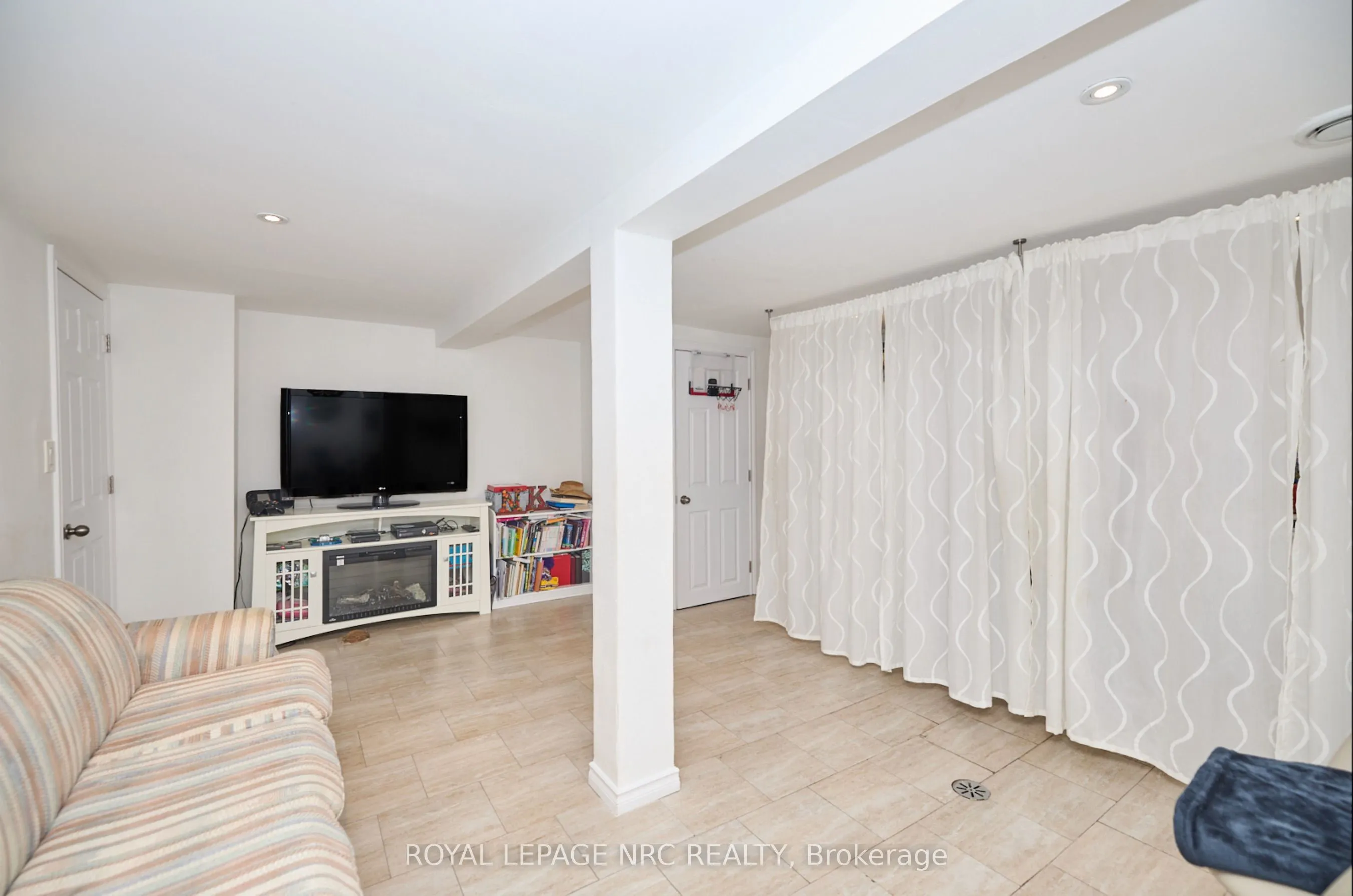 28 Ramsey Street E