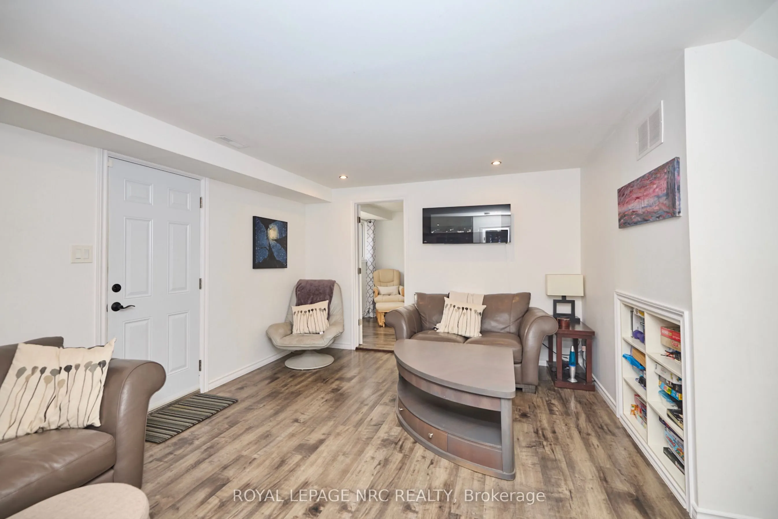 28 Ramsey Street E