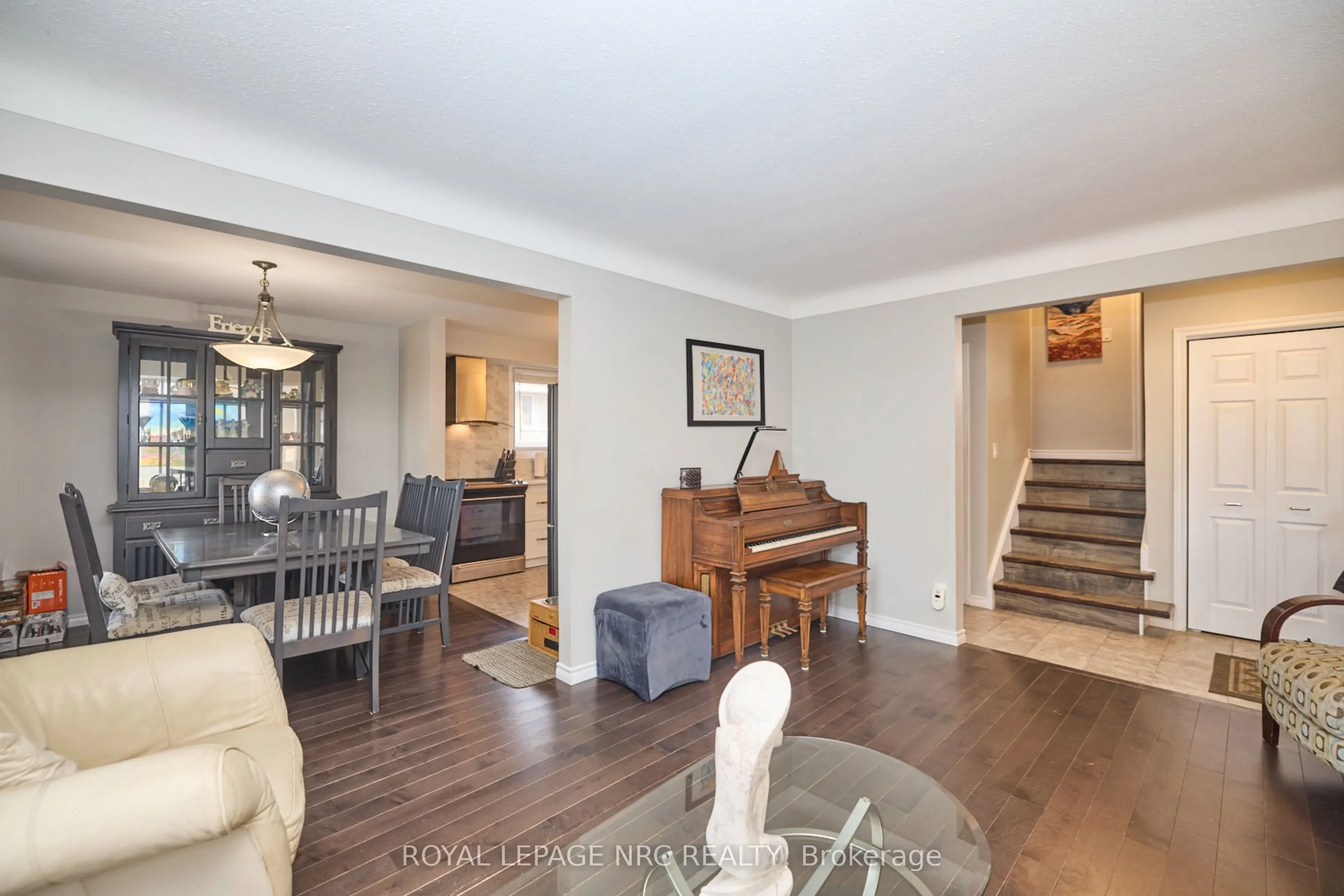 28 Ramsey Street E
