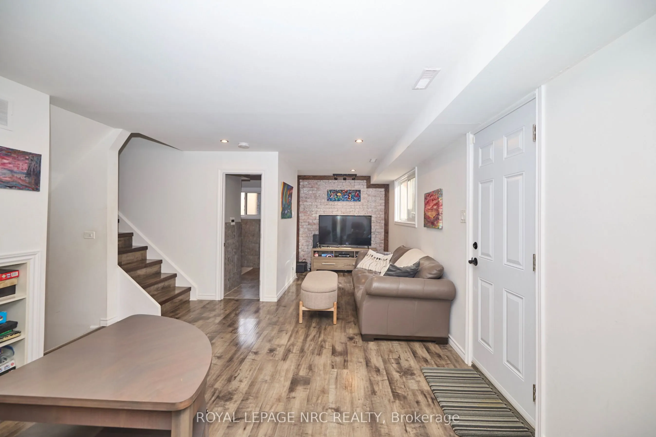 28 Ramsey Street E