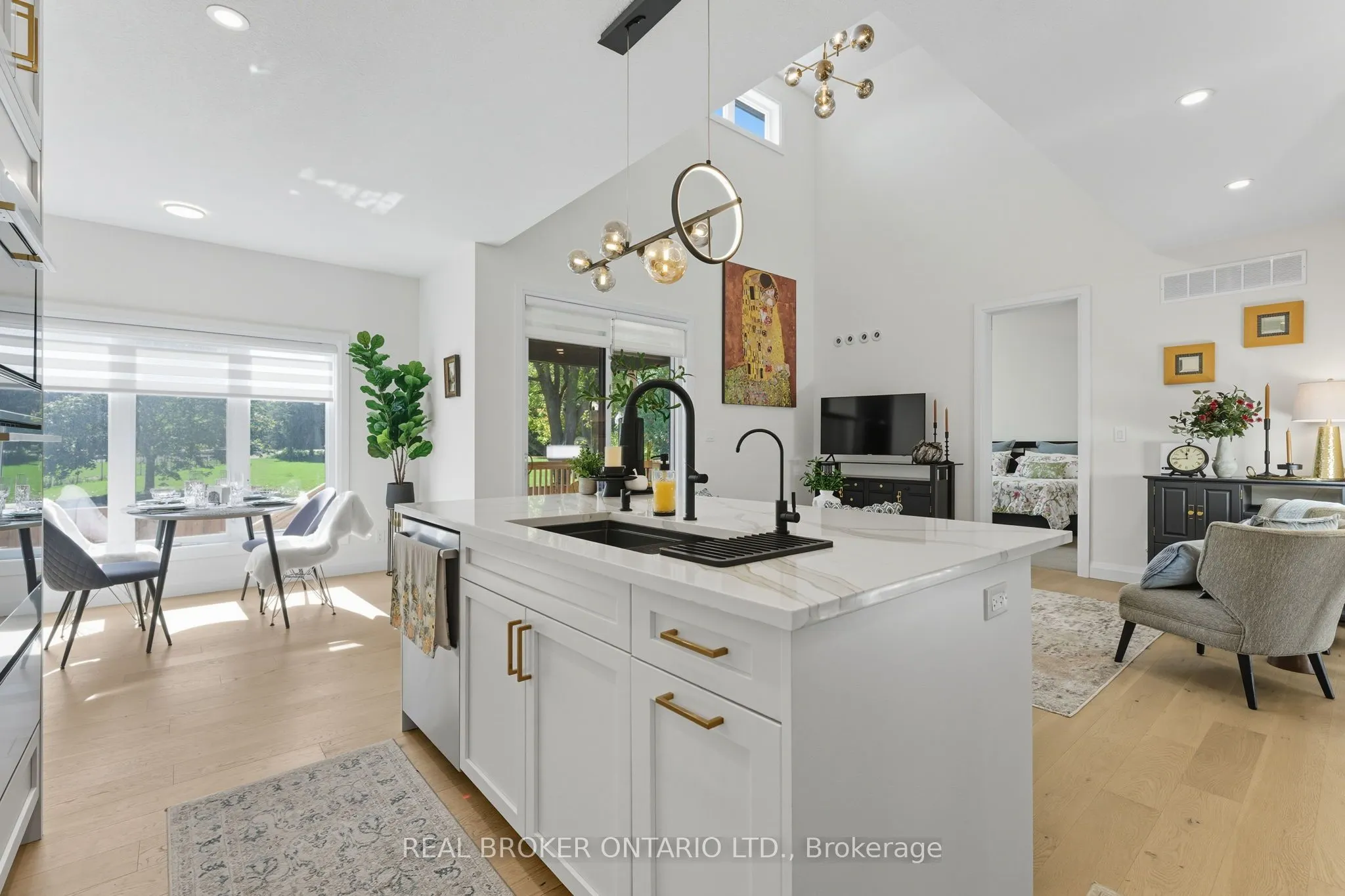 242 Mount Pleasant Street, #4