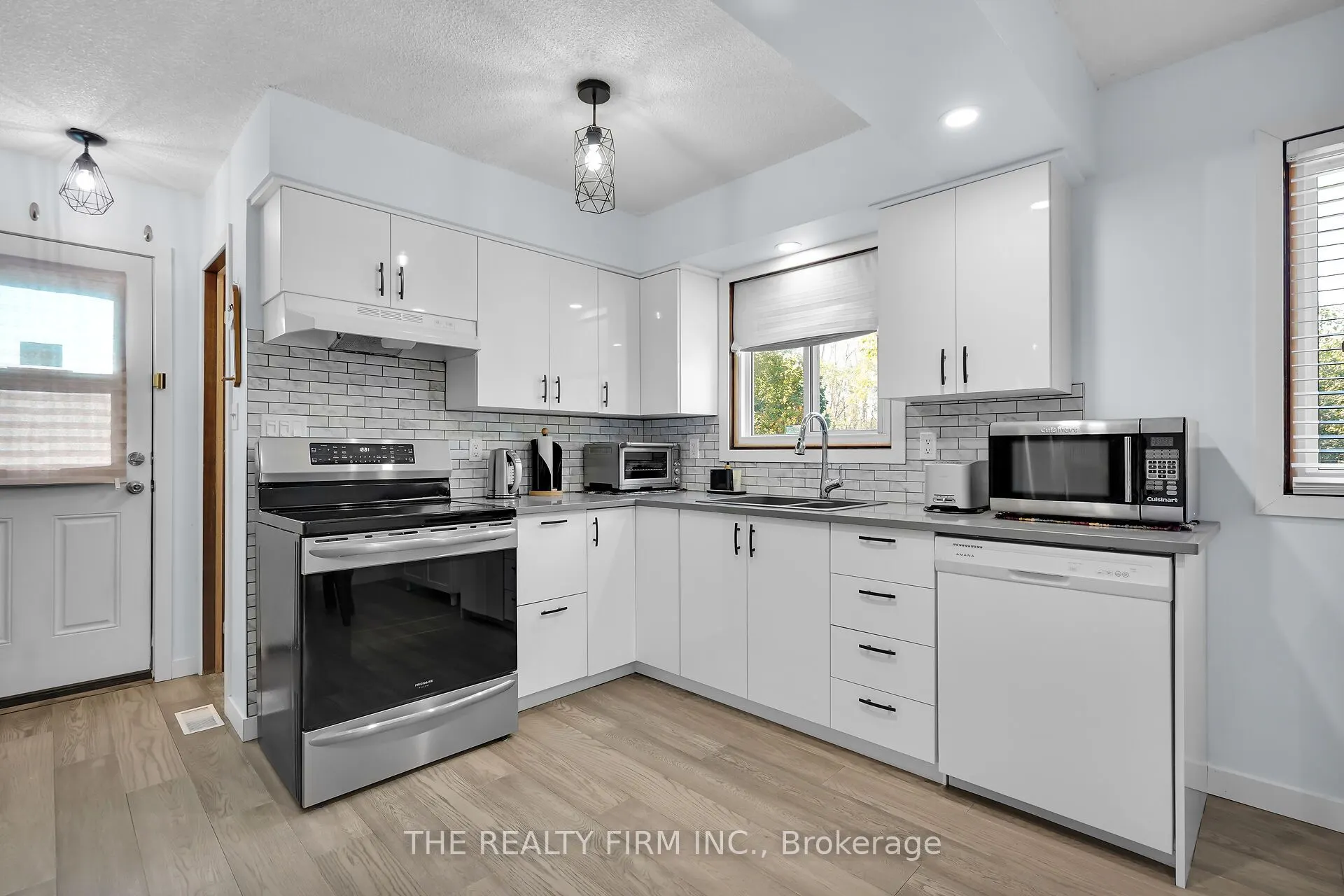 86 Mackay Avenue