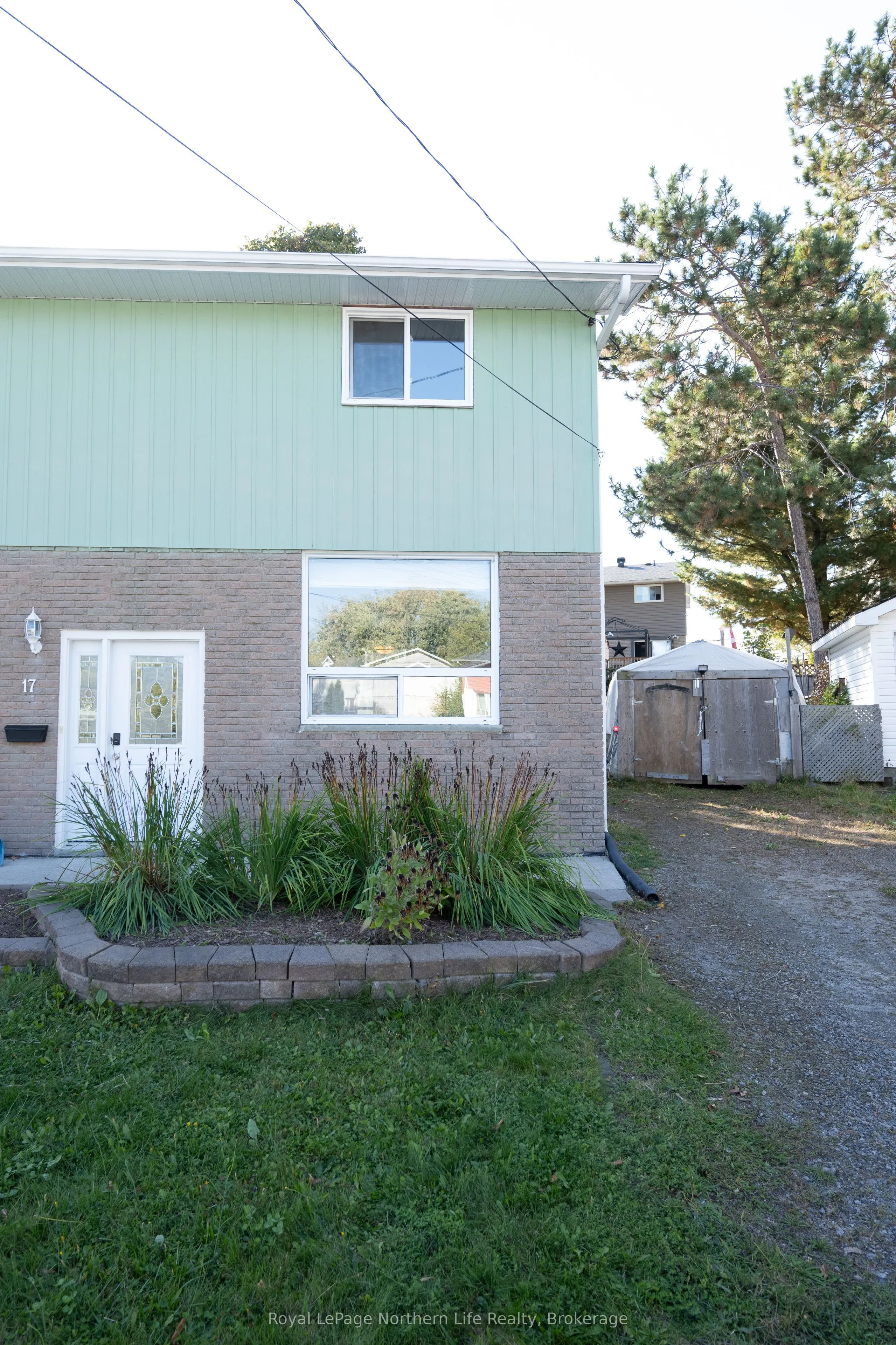 17 Arthur Court