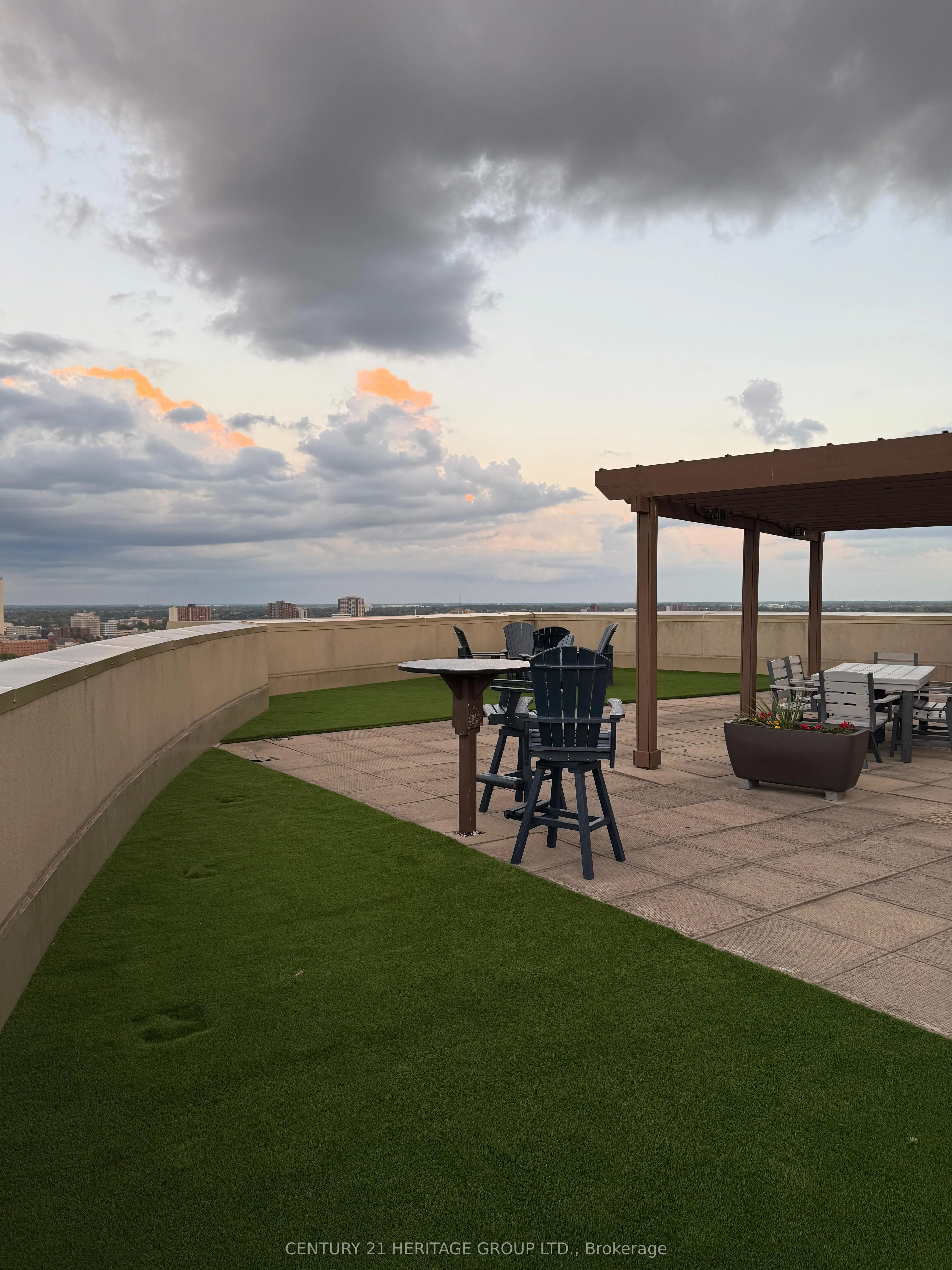 1225 Riverside Drive W, #305