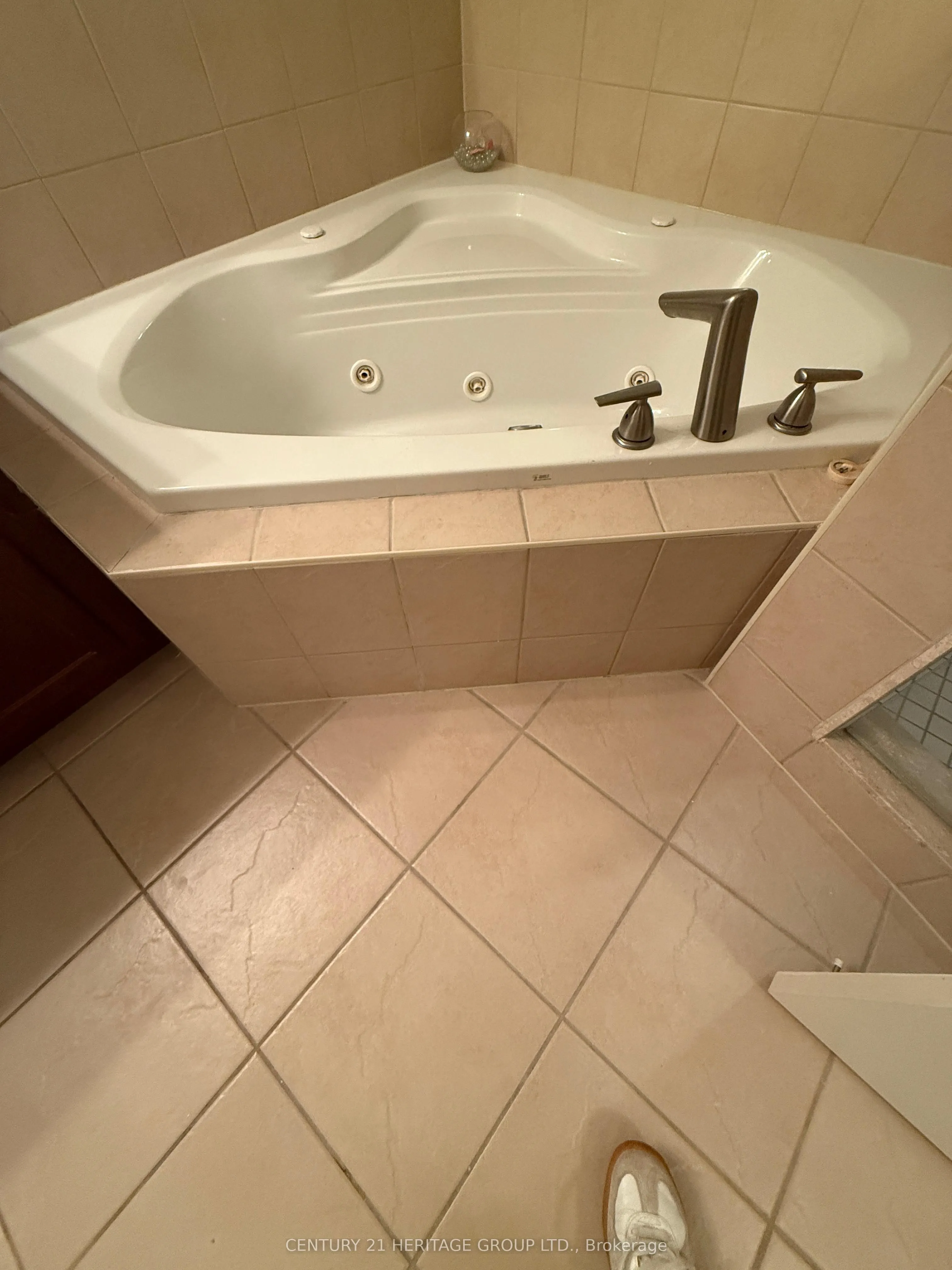 1225 Riverside Drive W, #305