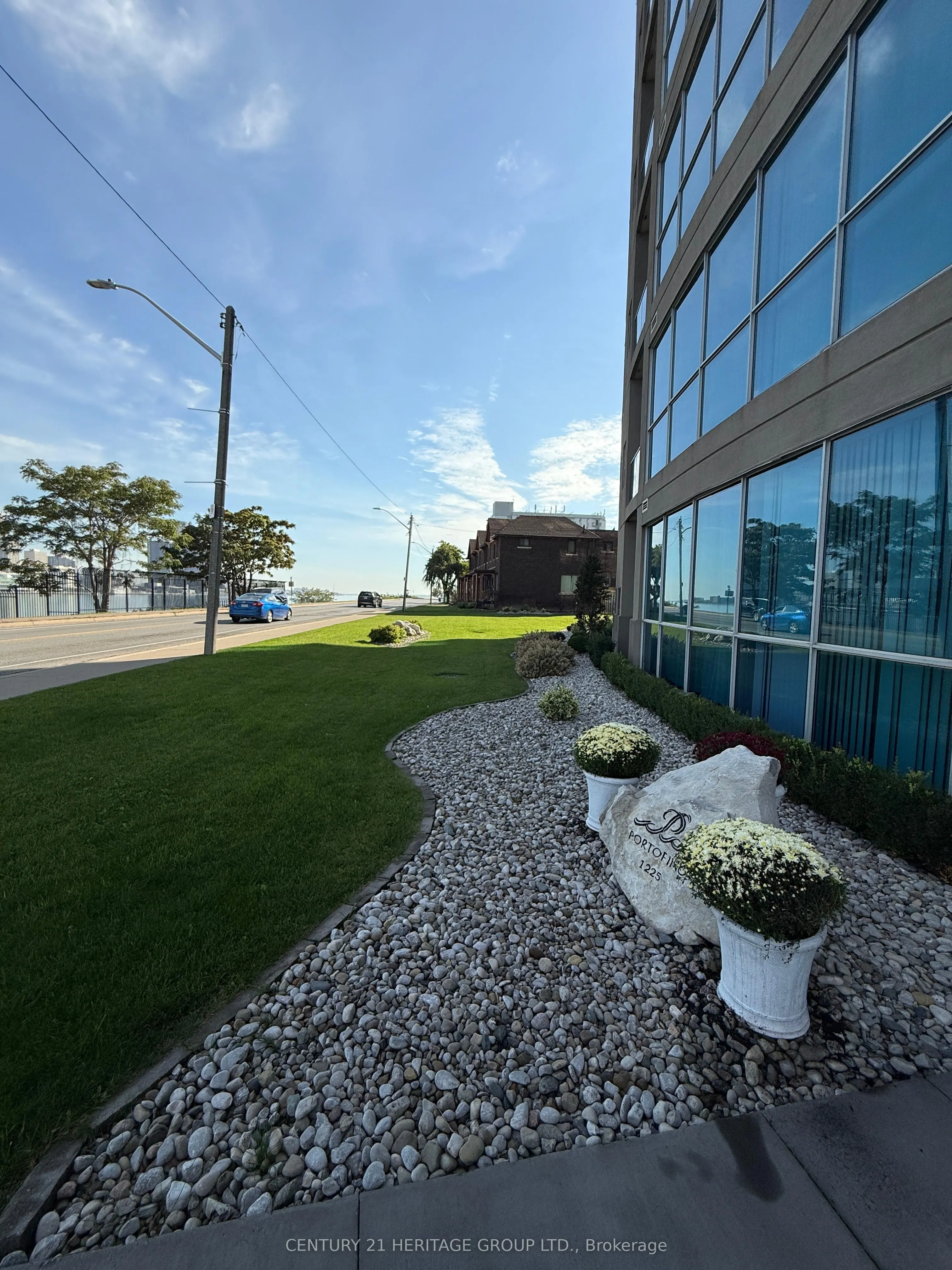 1225 Riverside Drive W, #305