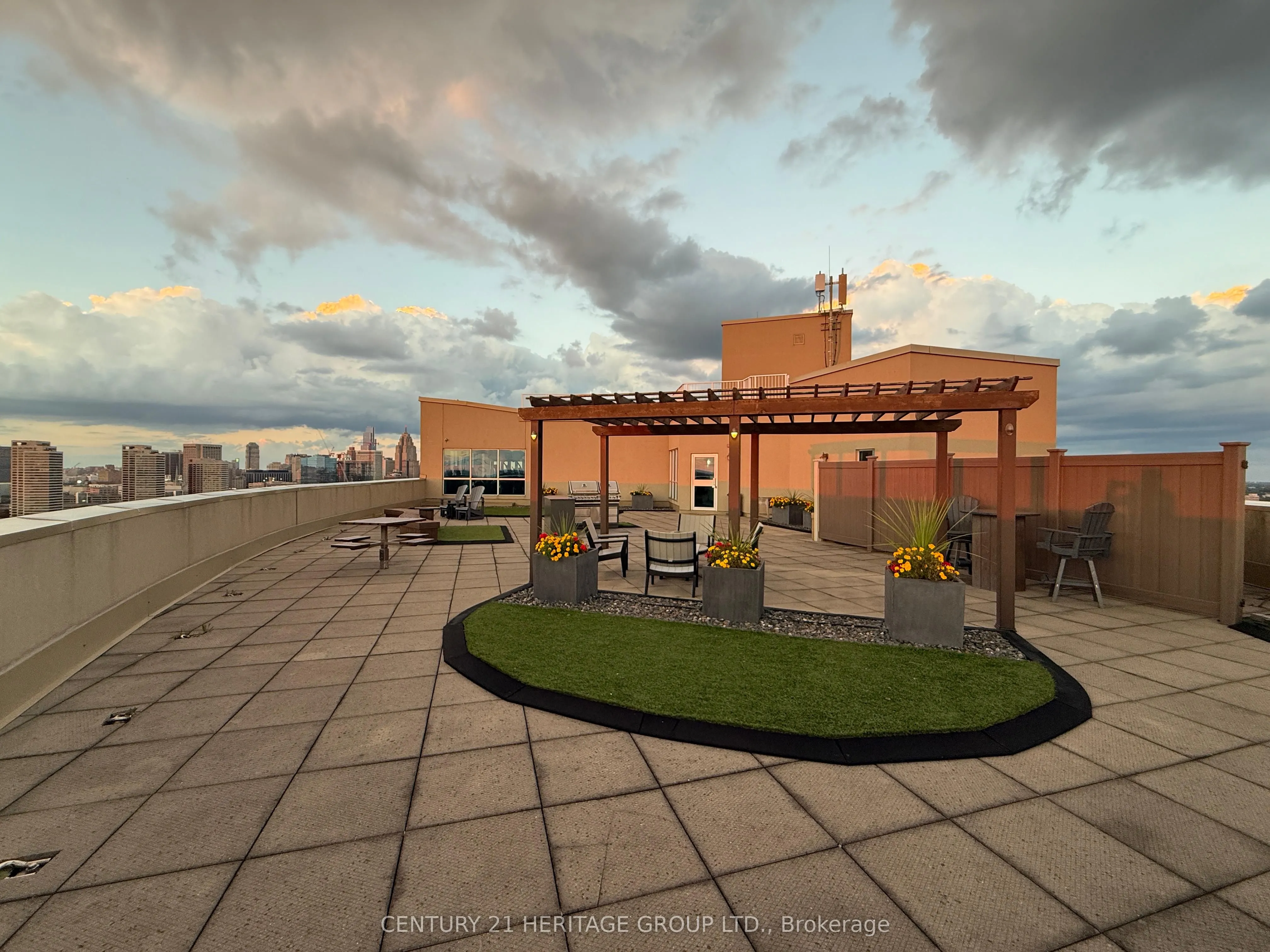 1225 Riverside Drive W, #305