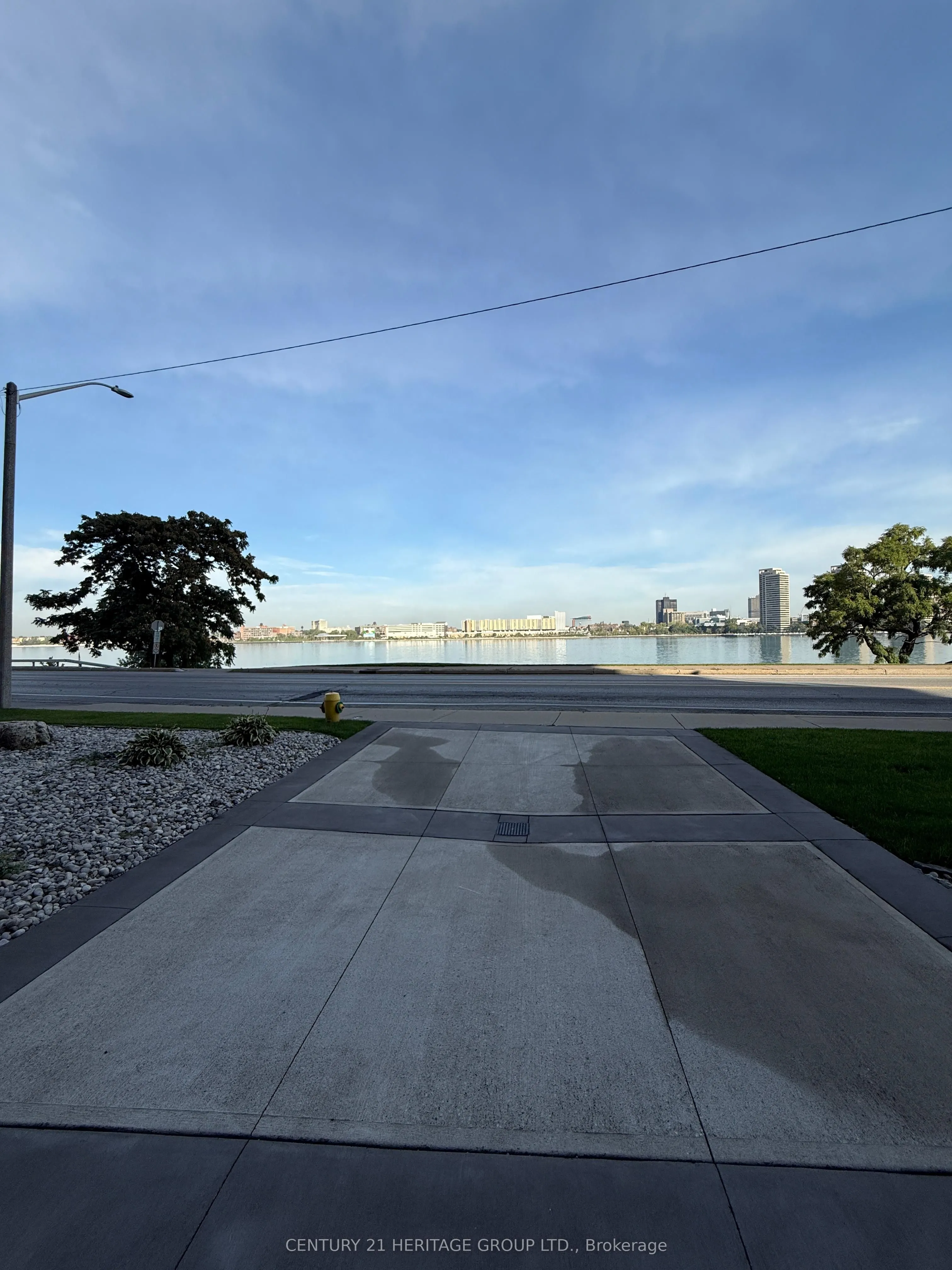 1225 Riverside Drive W, #305
