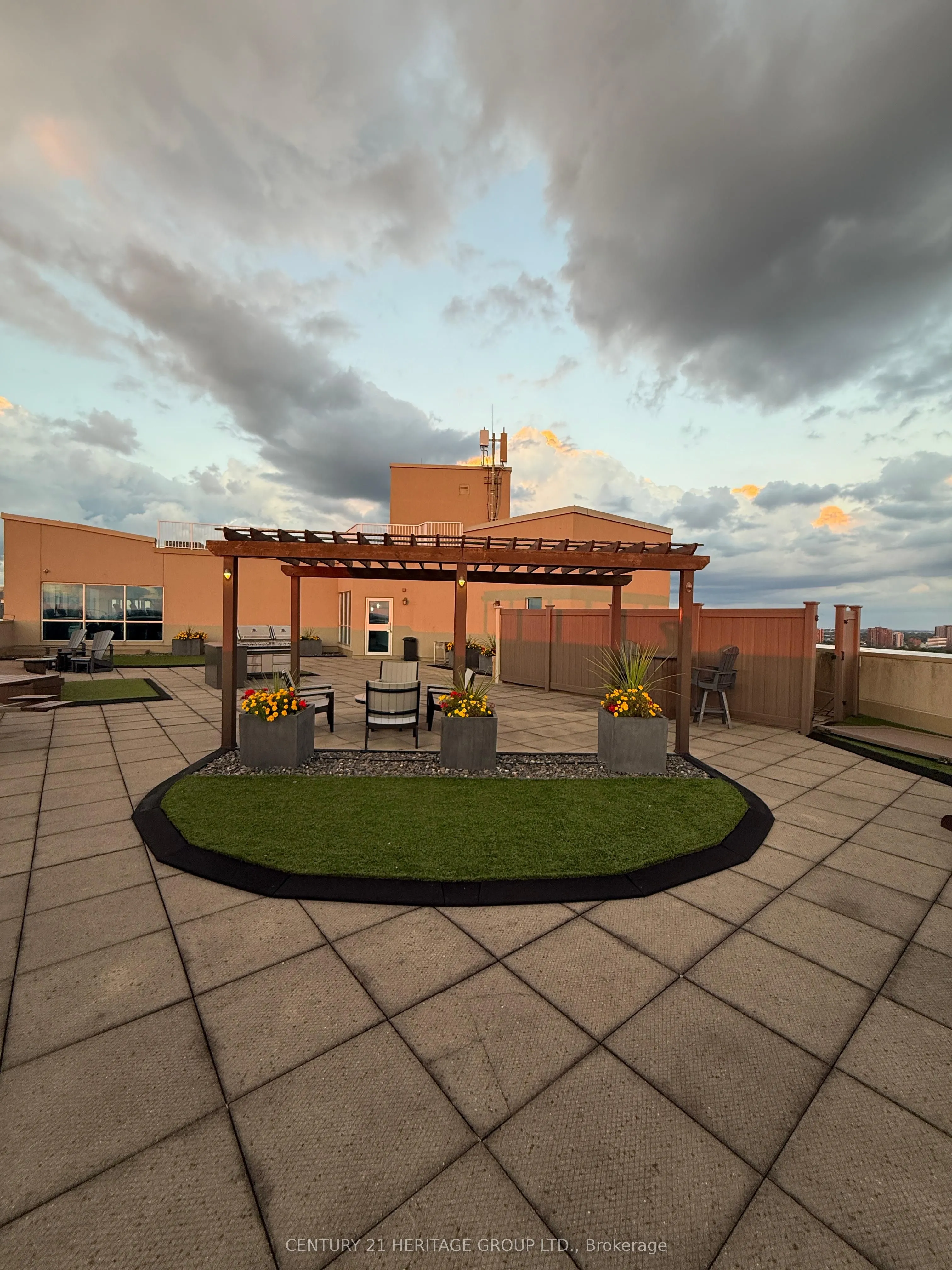 1225 Riverside Drive W, #305