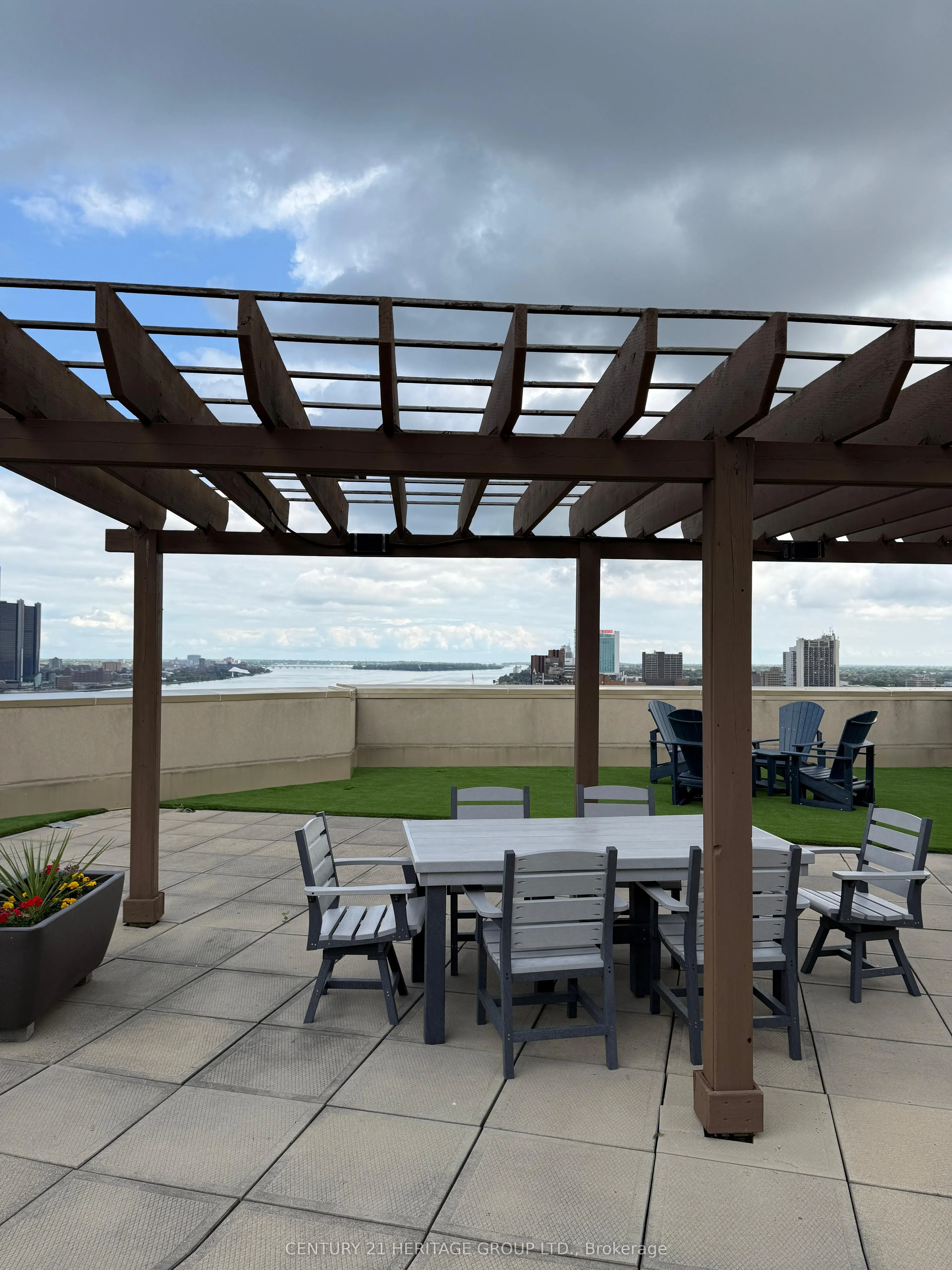 1225 Riverside Drive W, #305