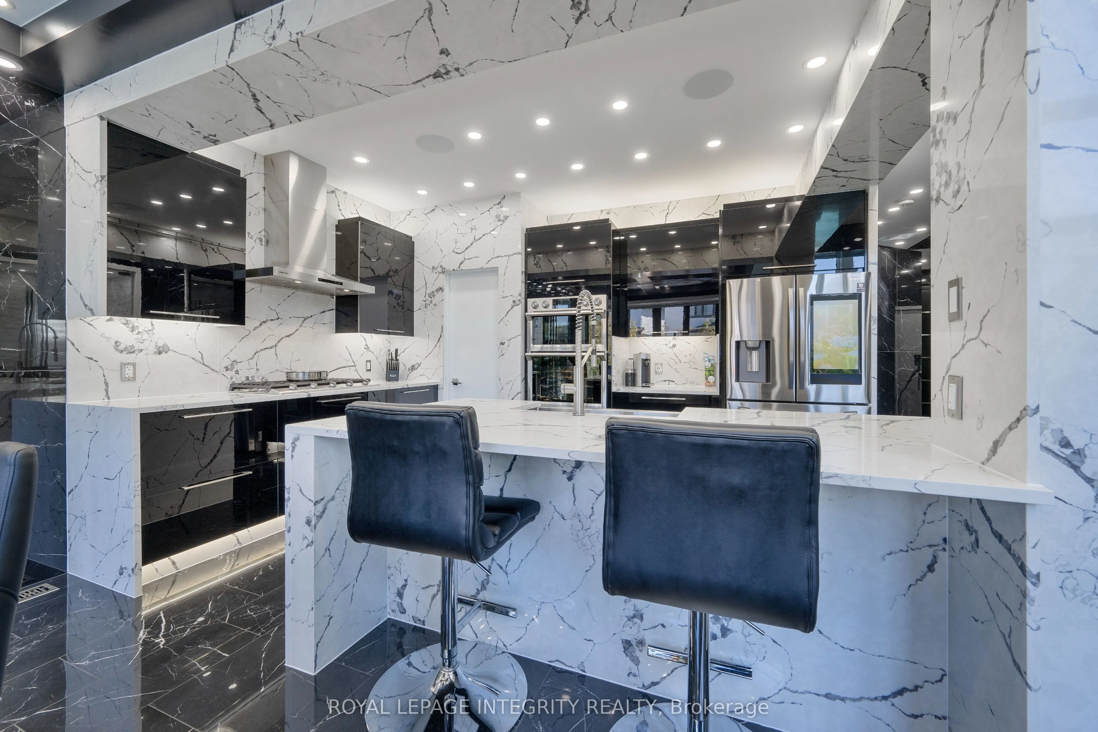 232 Condado Crescent