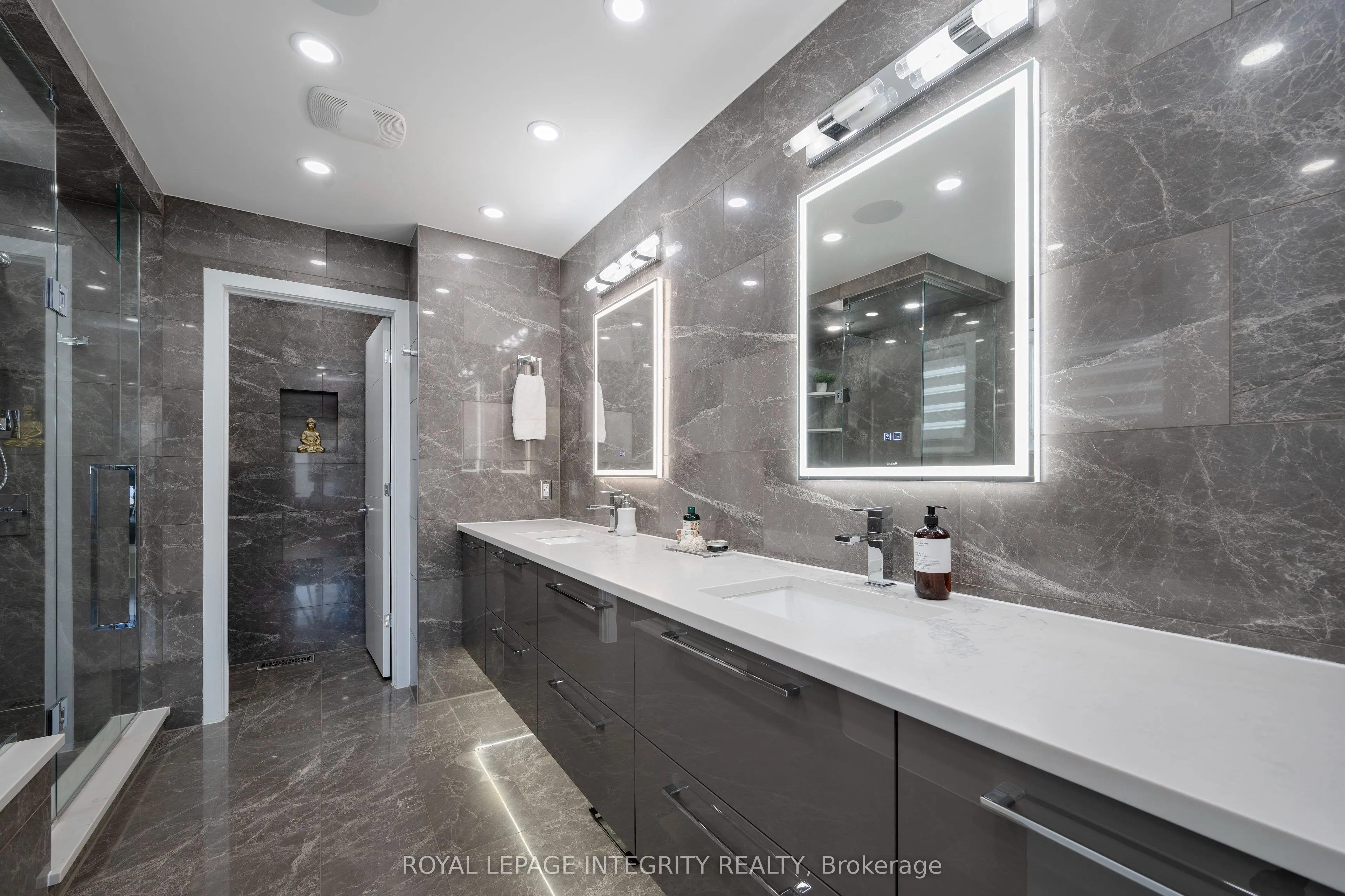 232 Condado Crescent