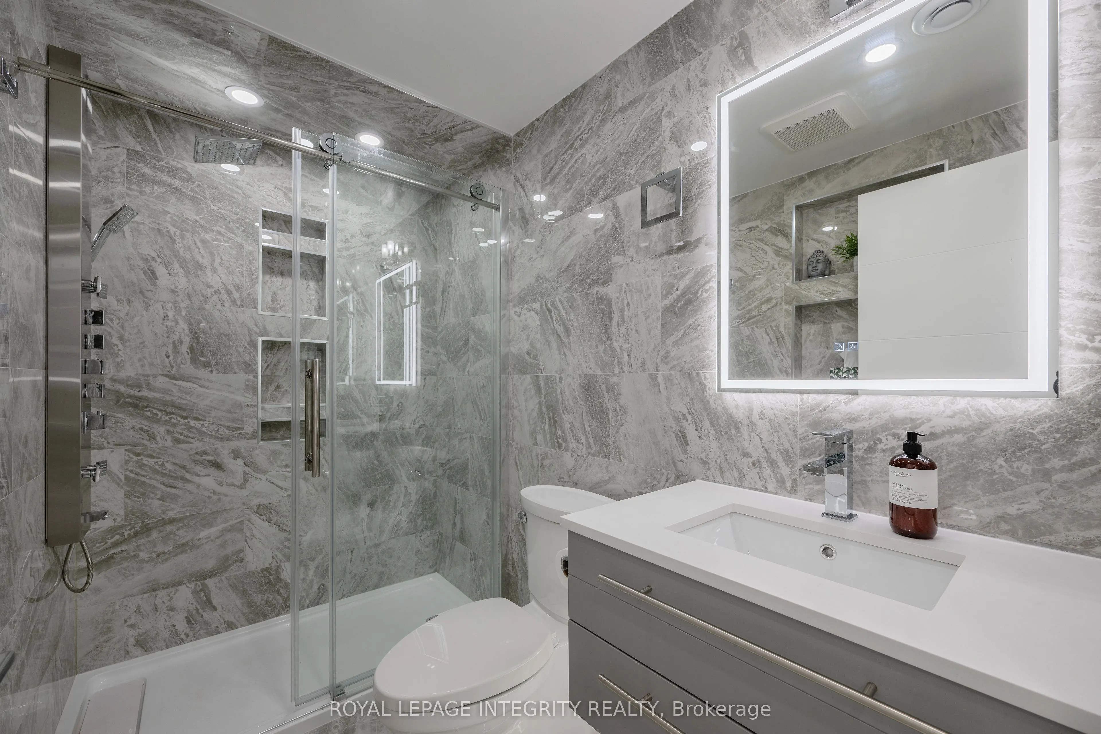 232 Condado Crescent