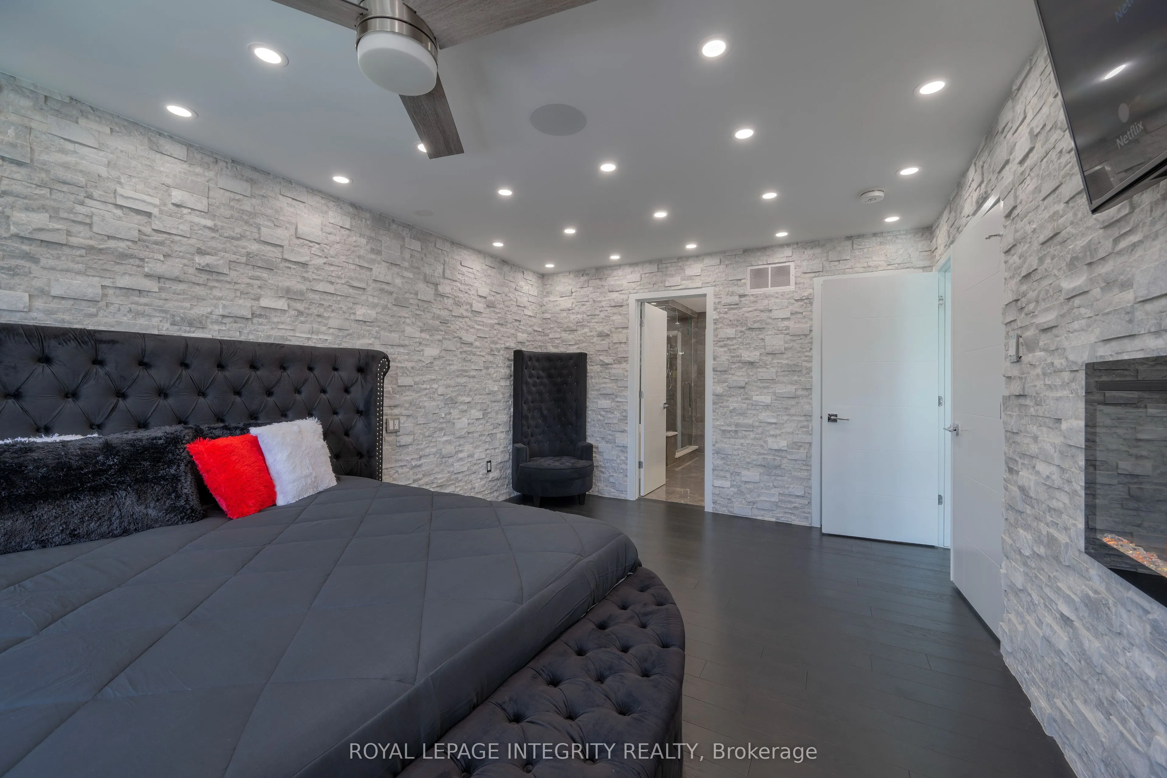 232 Condado Crescent