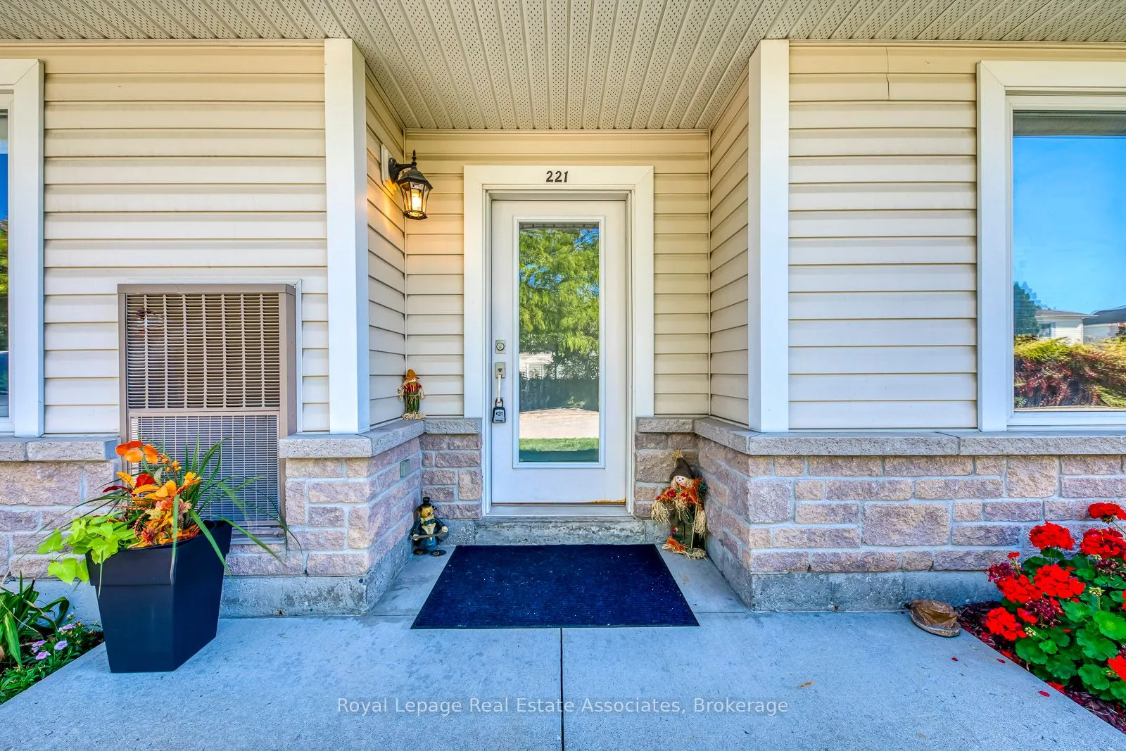 760 Woodhill Drive, #221