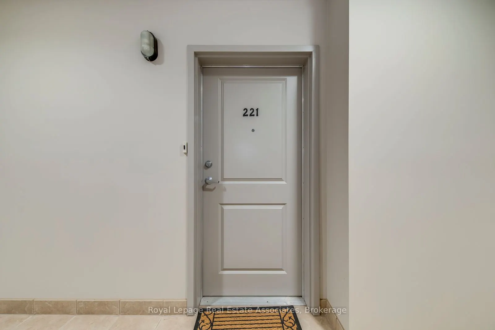 760 Woodhill Drive, #221