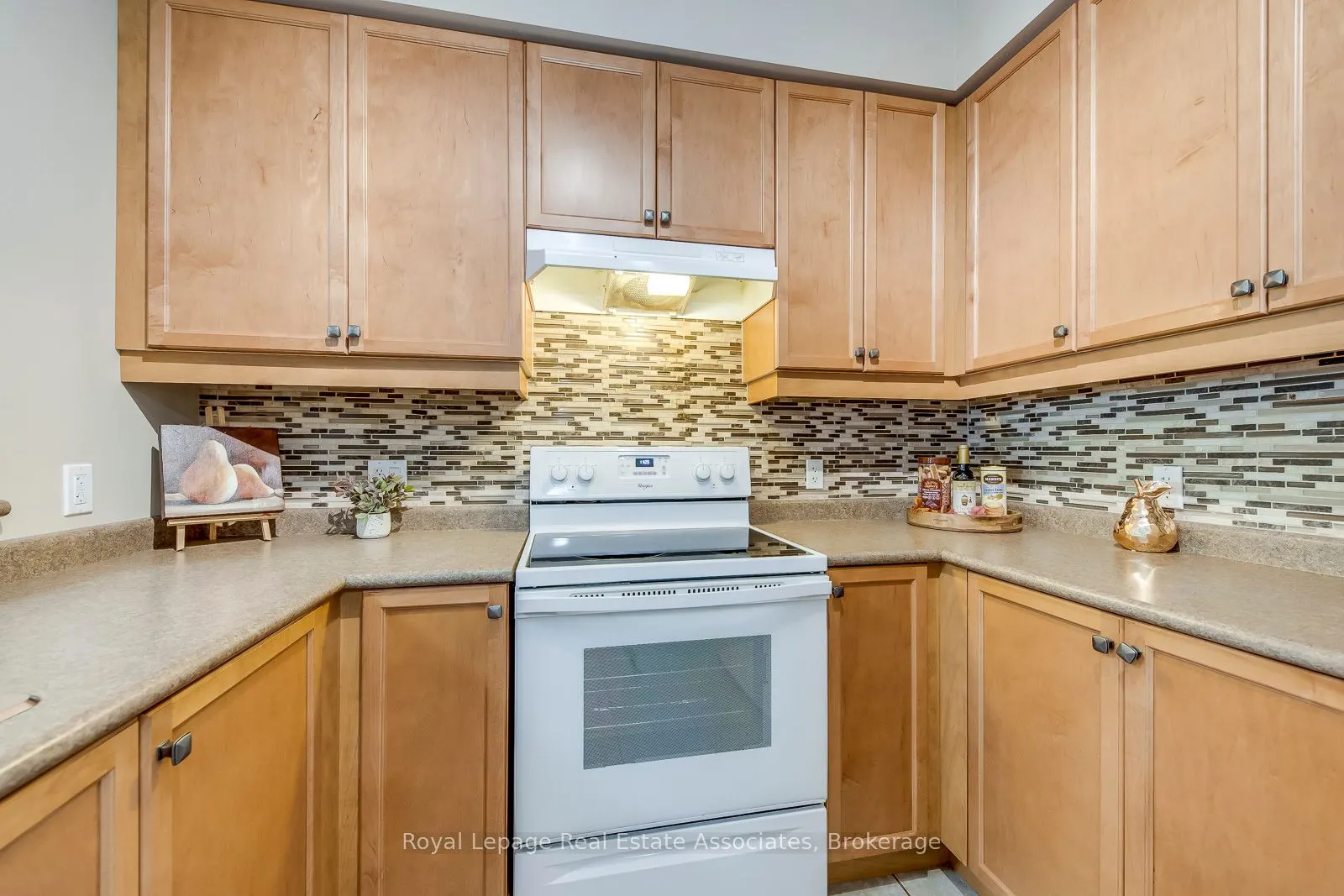 760 Woodhill Drive, #221