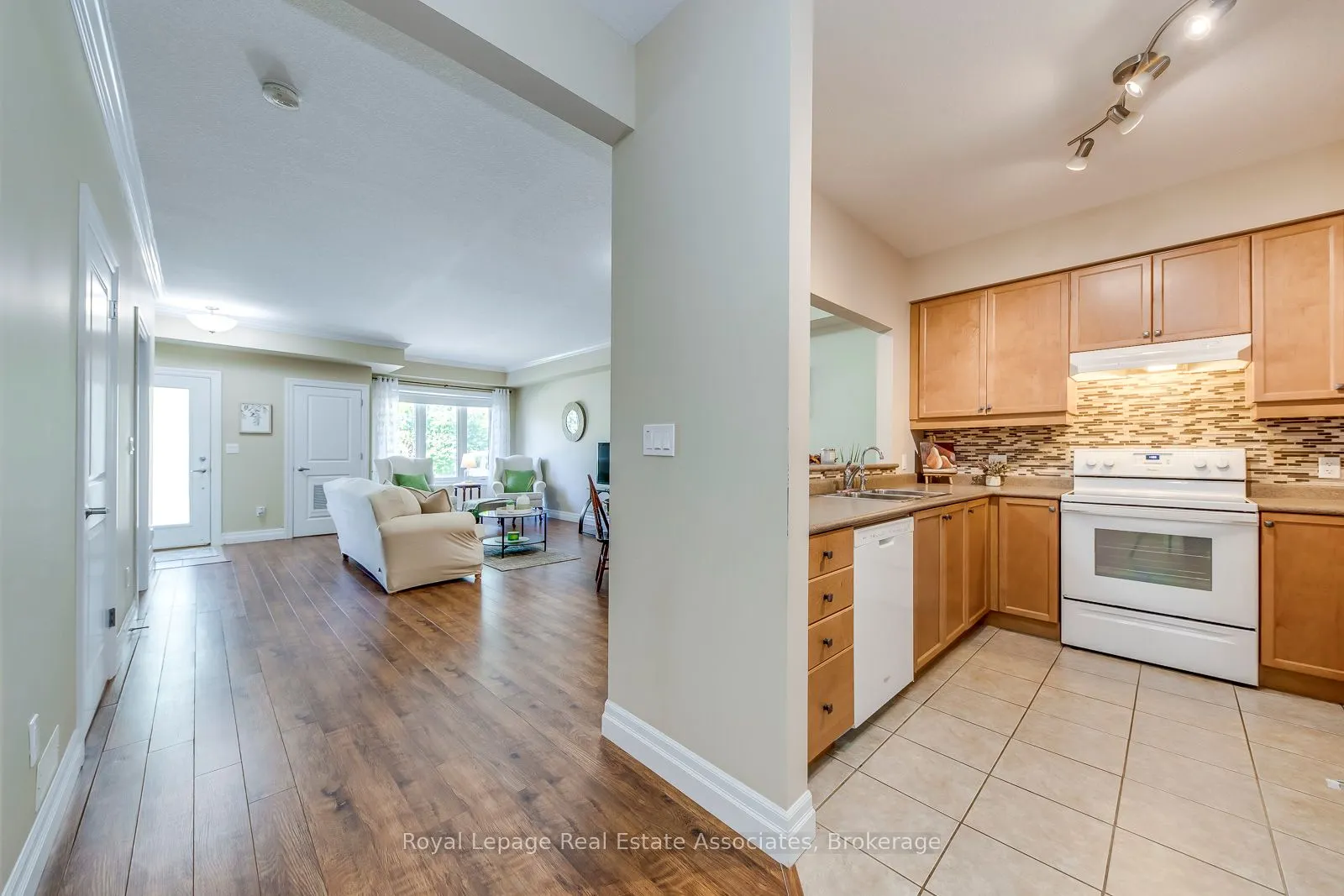 760 Woodhill Drive, #221