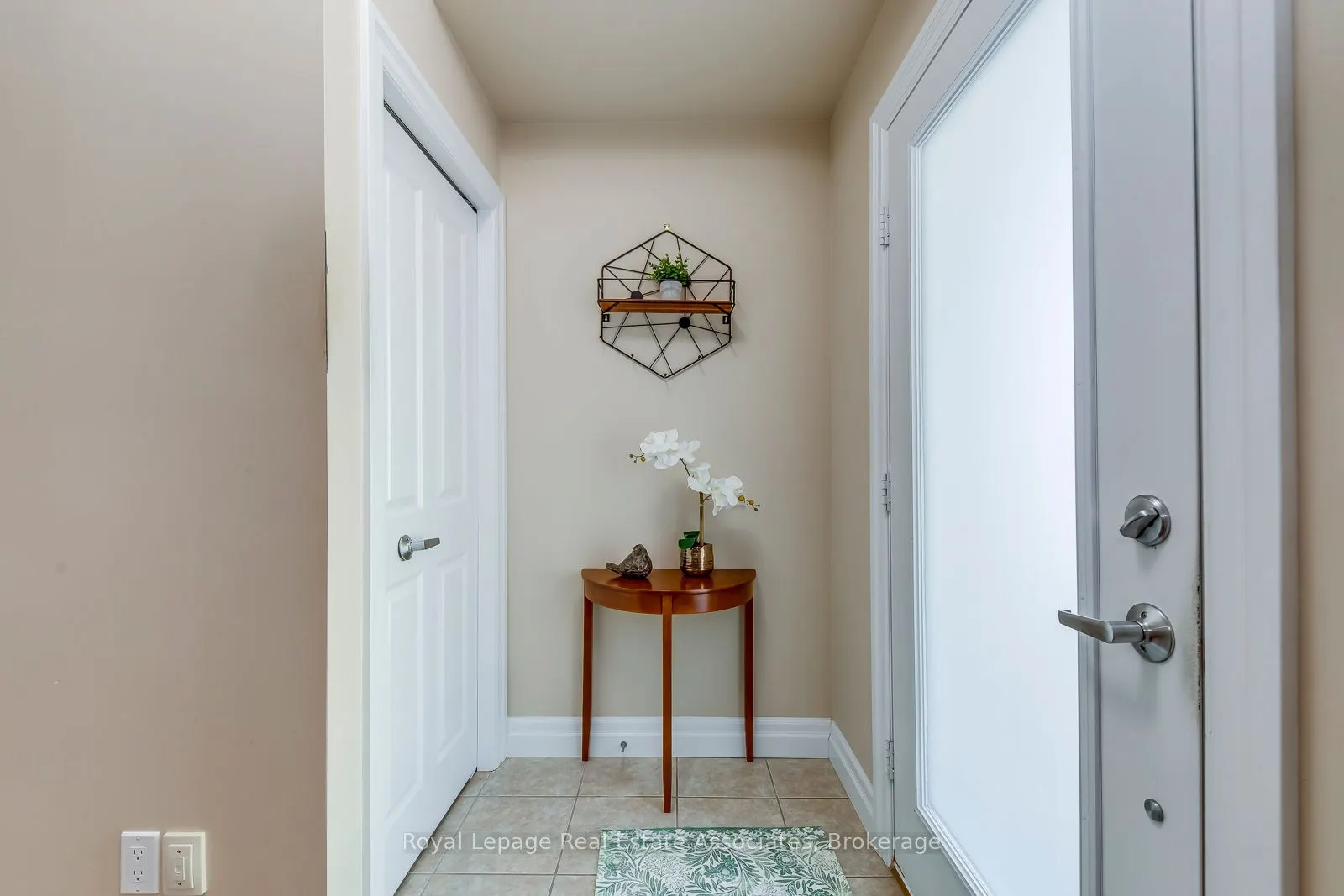 760 Woodhill Drive, #221