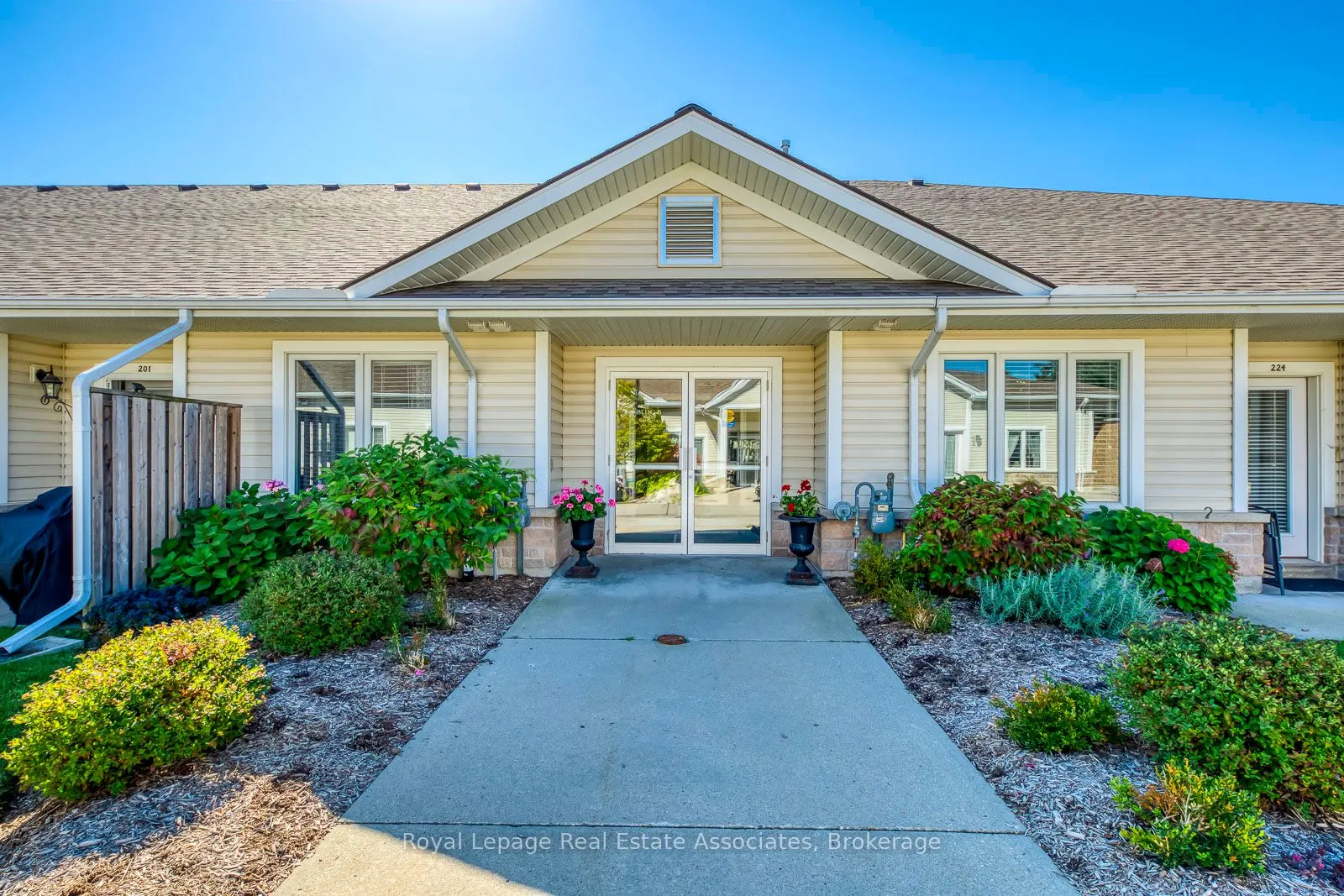 760 Woodhill Drive, #221