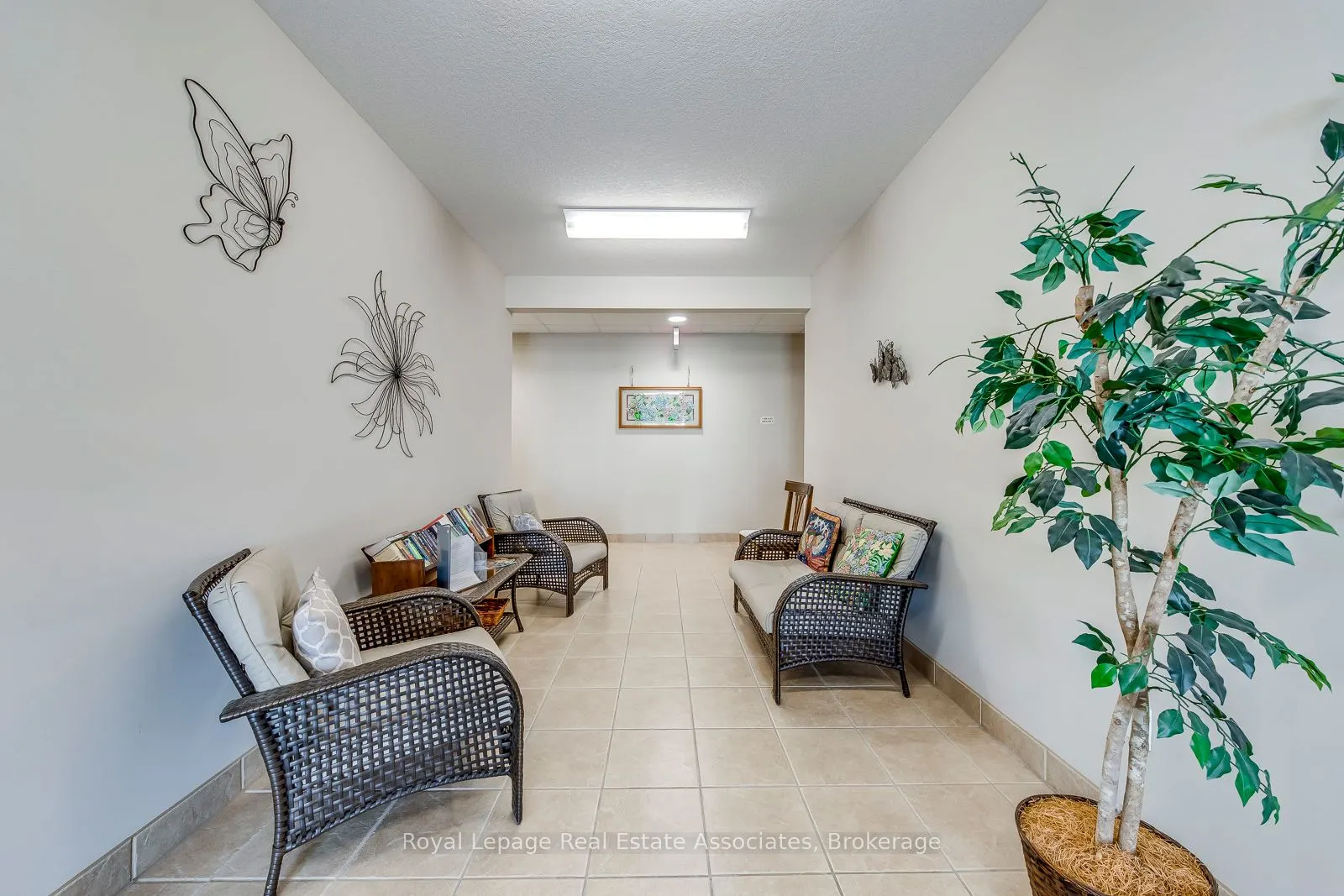 760 Woodhill Drive, #221