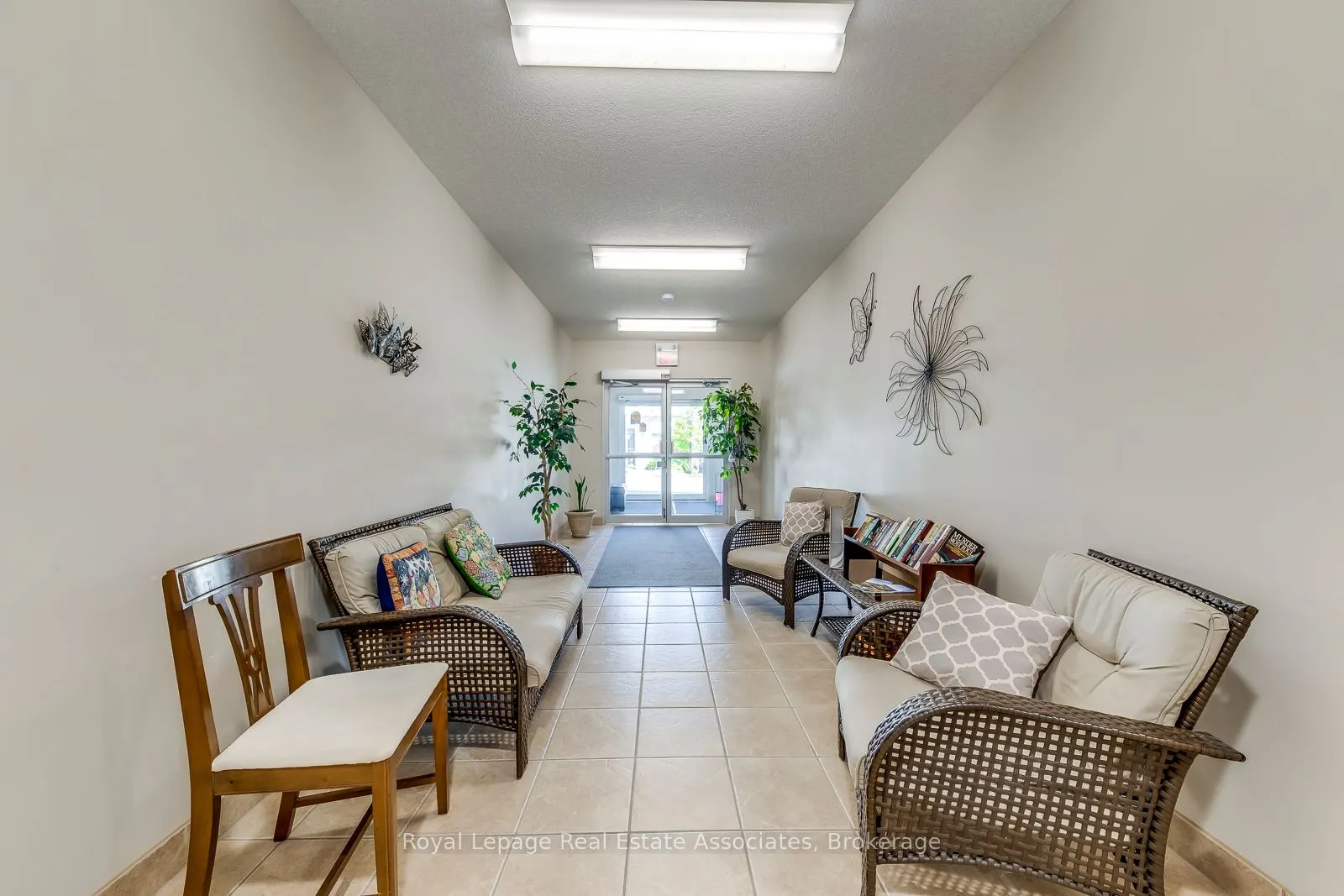 760 Woodhill Drive, #221