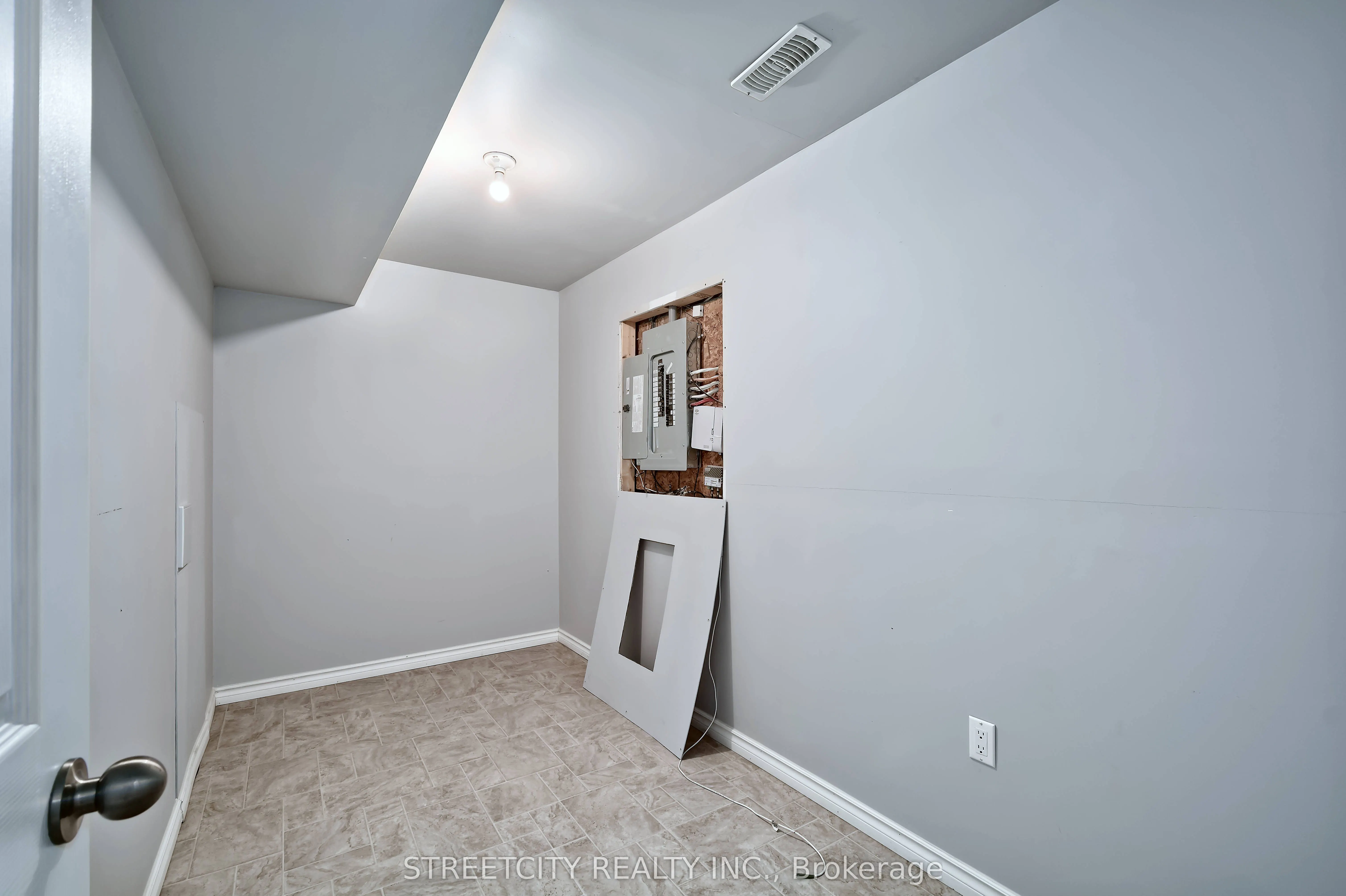 1966 Foxridge Crescent