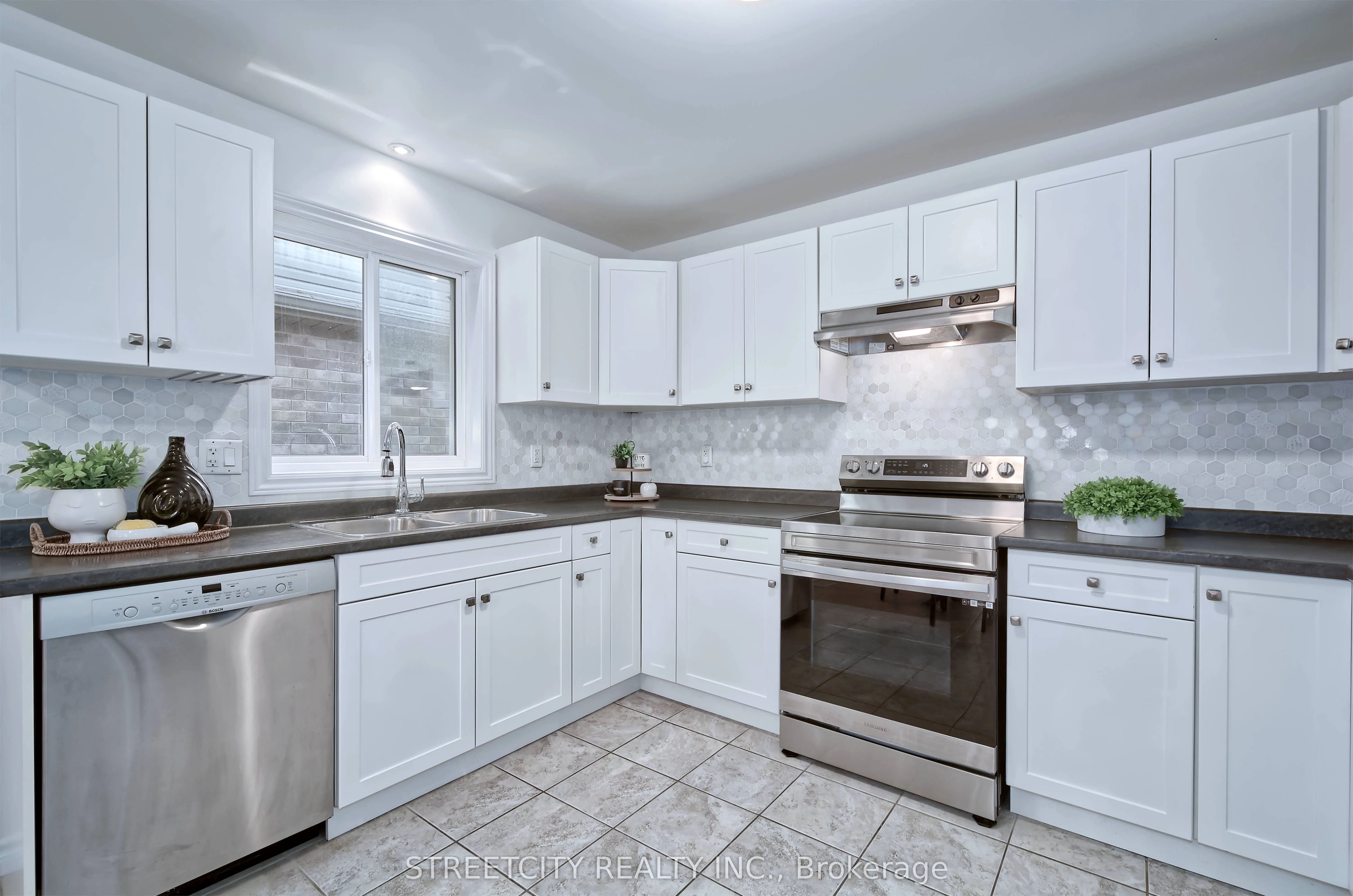 1966 Foxridge Crescent