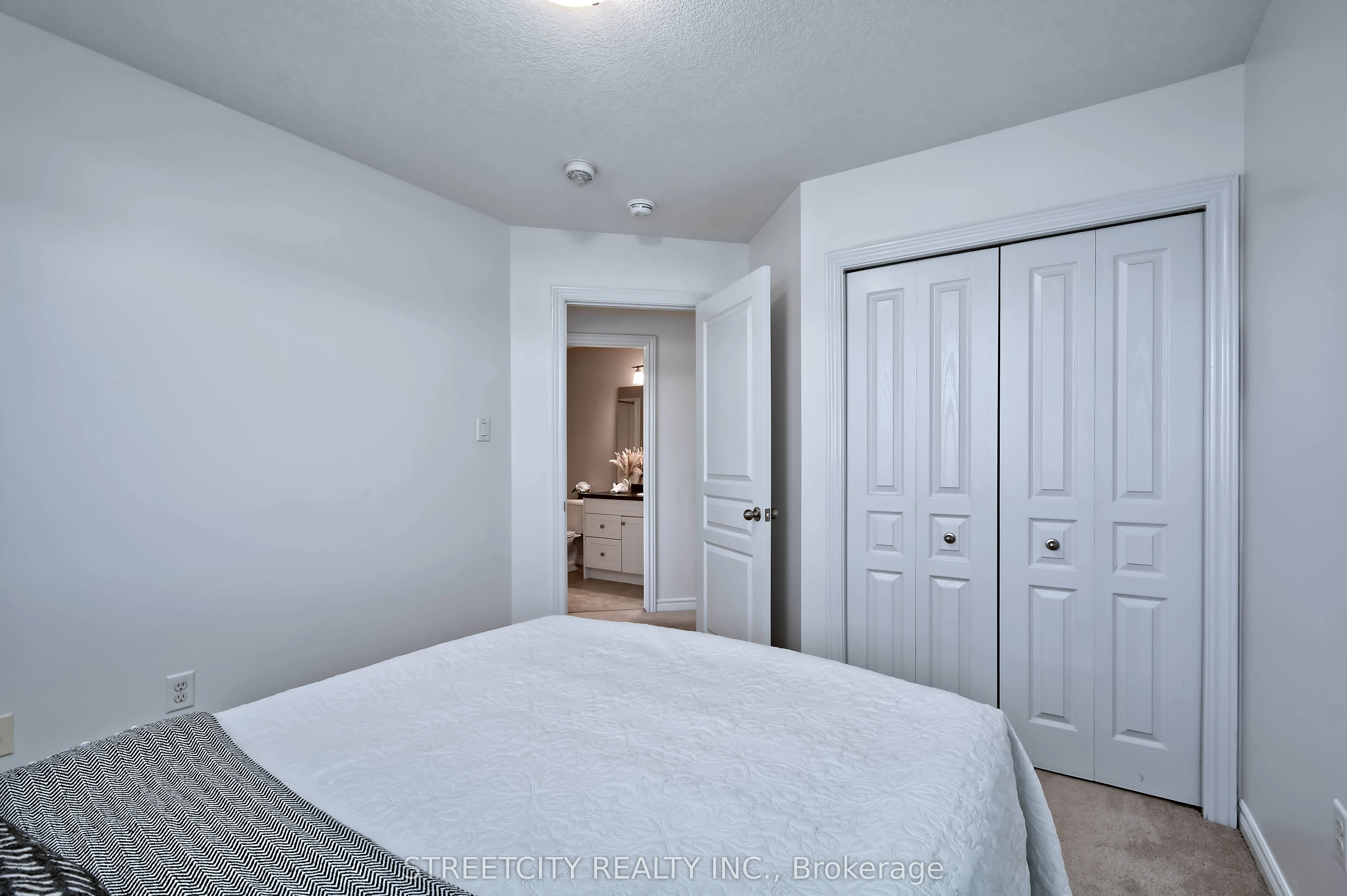 1966 Foxridge Crescent